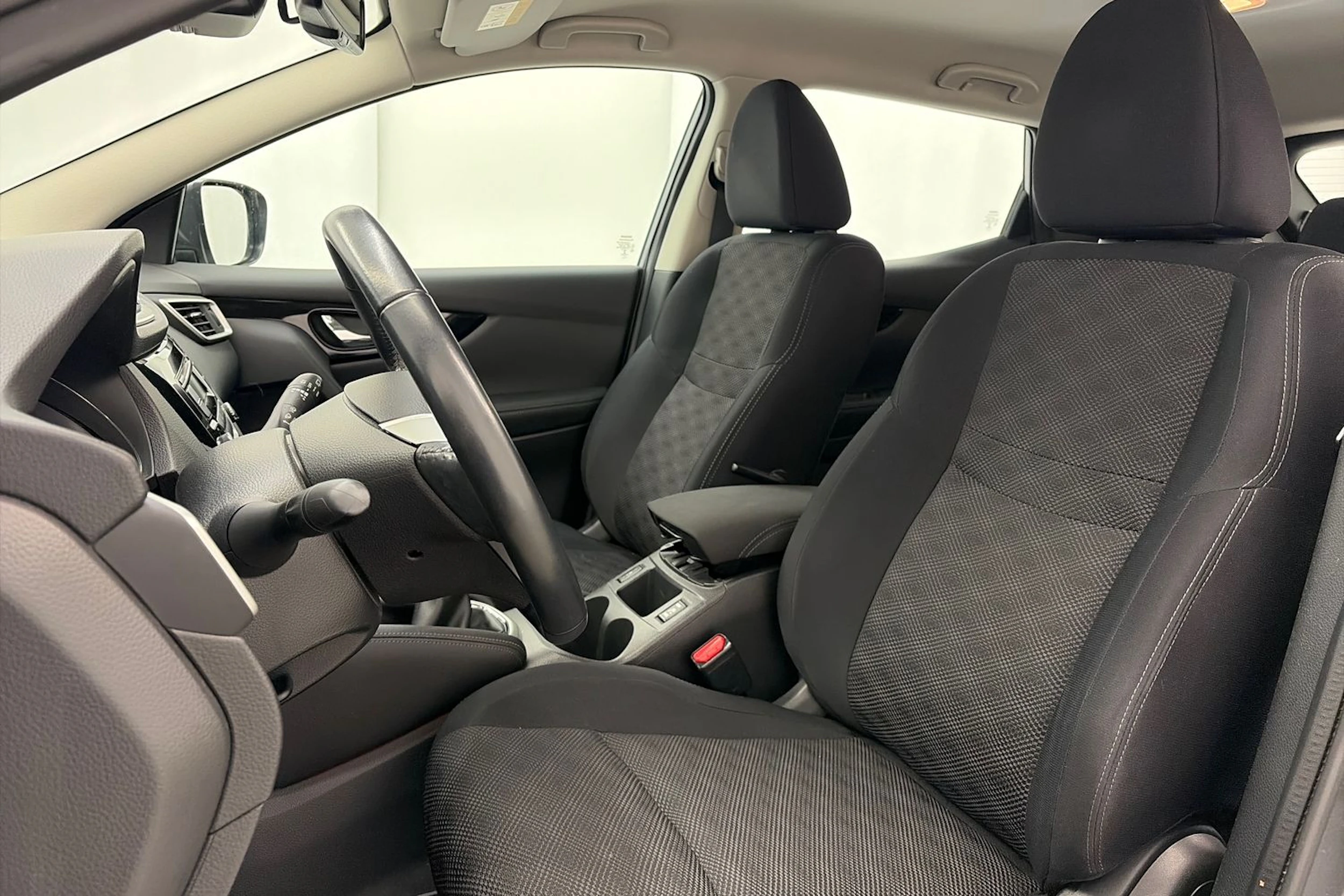 Harmaa Nissan Qashqai 2017 kuva 16.