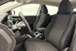 Harmaa Nissan Qashqai 2017 kuva 16.