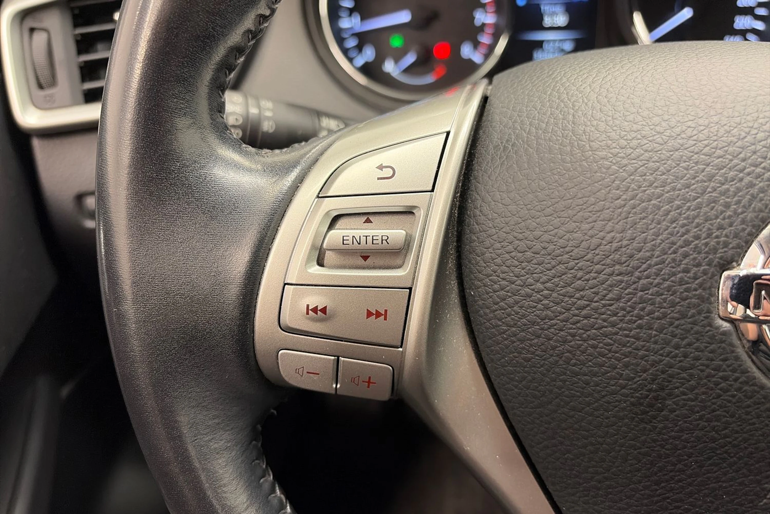 Harmaa Nissan Qashqai 2017 kuva 18.