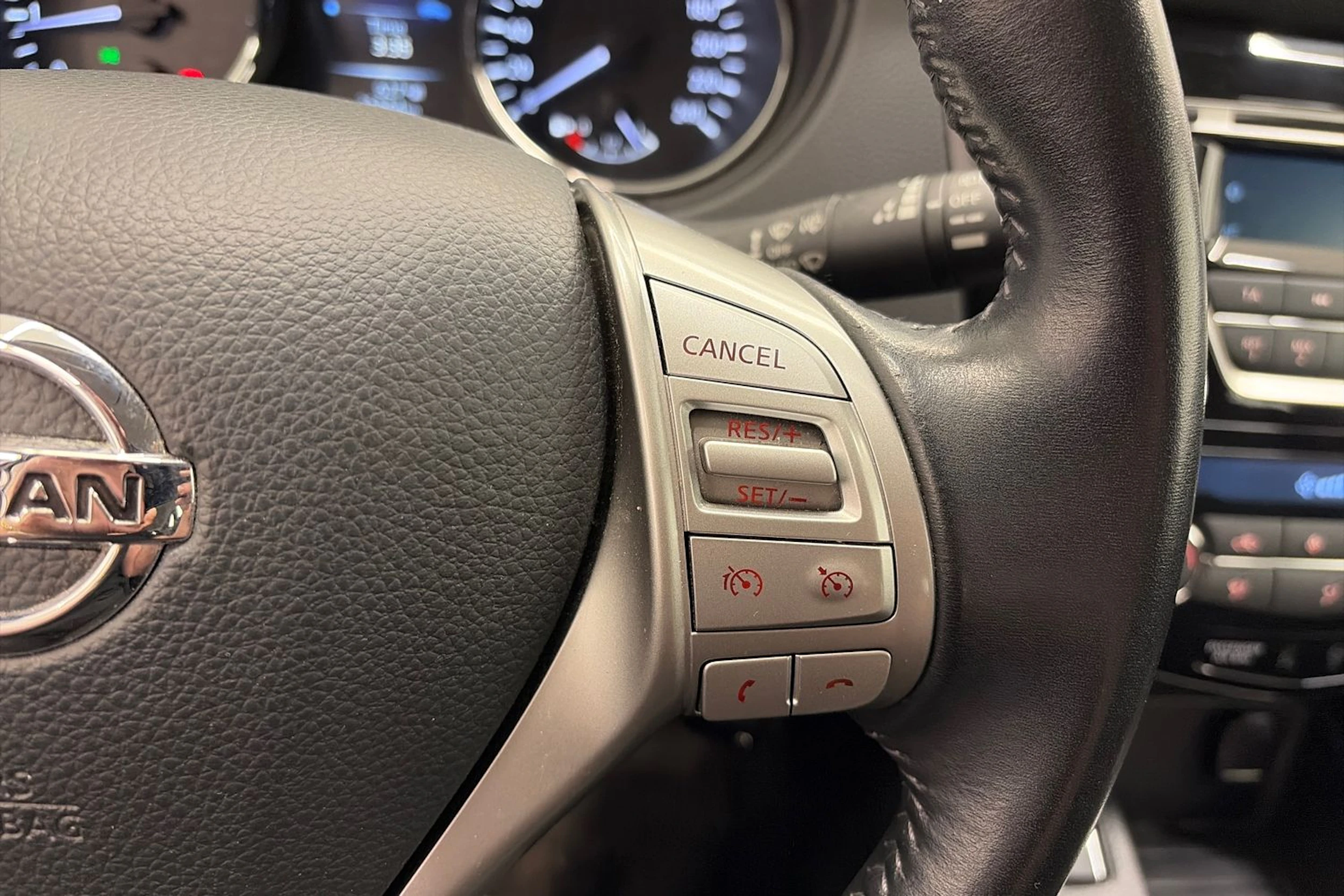 Harmaa Nissan Qashqai 2017 kuva 19.