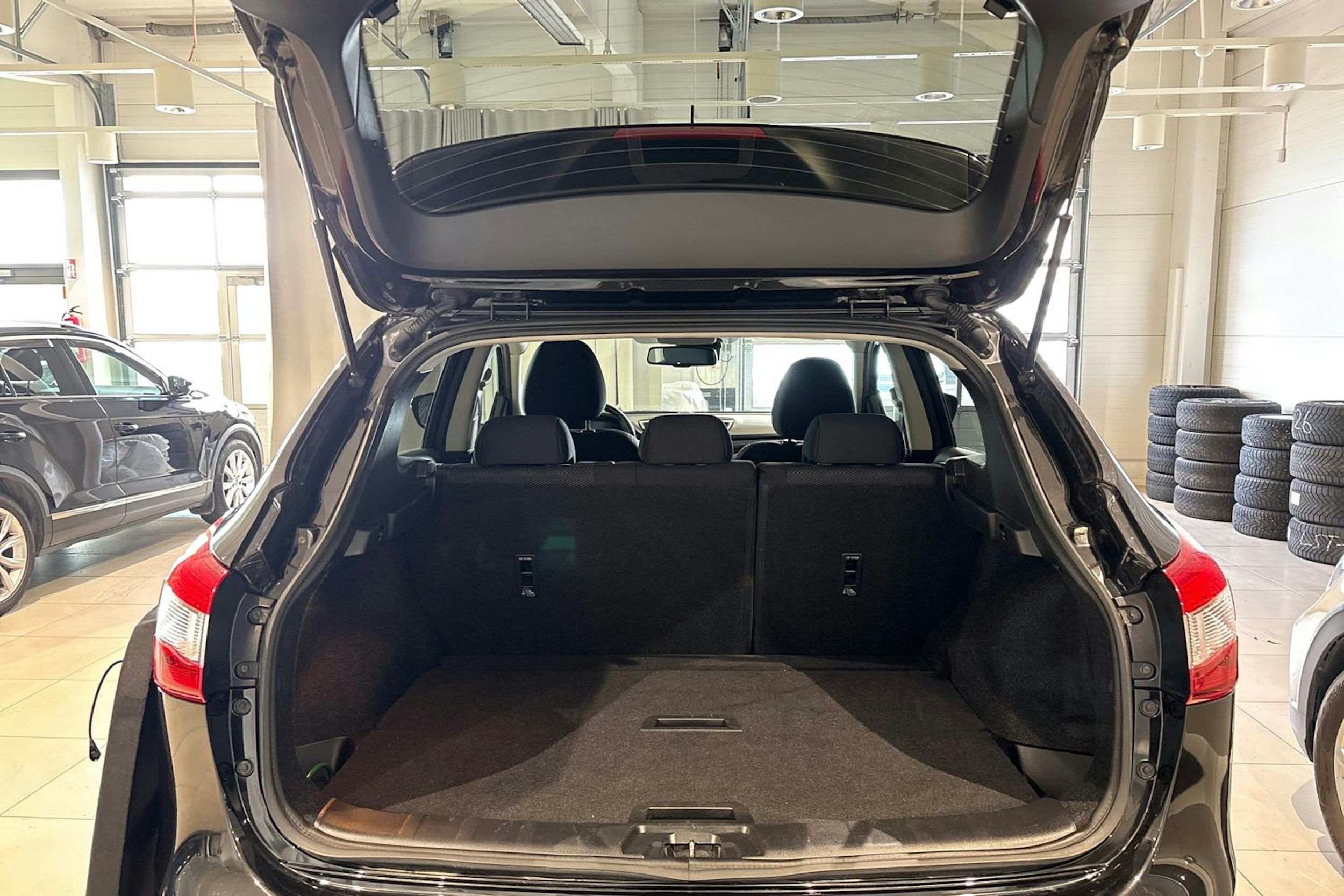 musta Nissan Qashqai 2017 kuva 19.