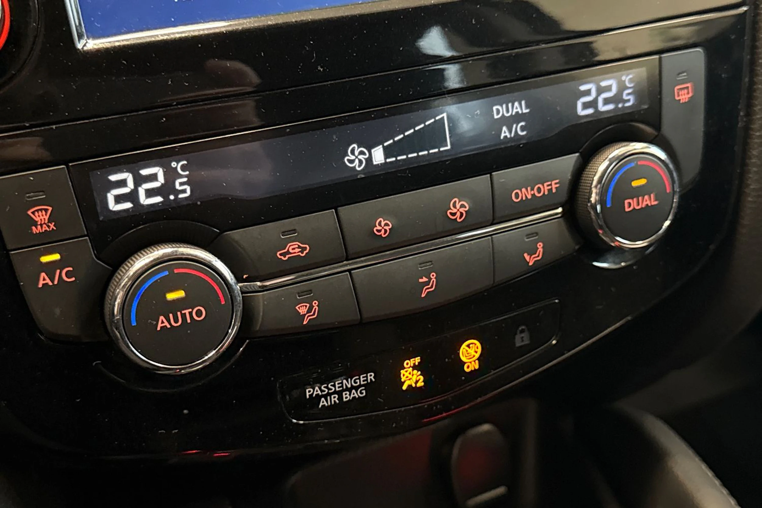 Musta Nissan Qashqai 2017 kuva 16.