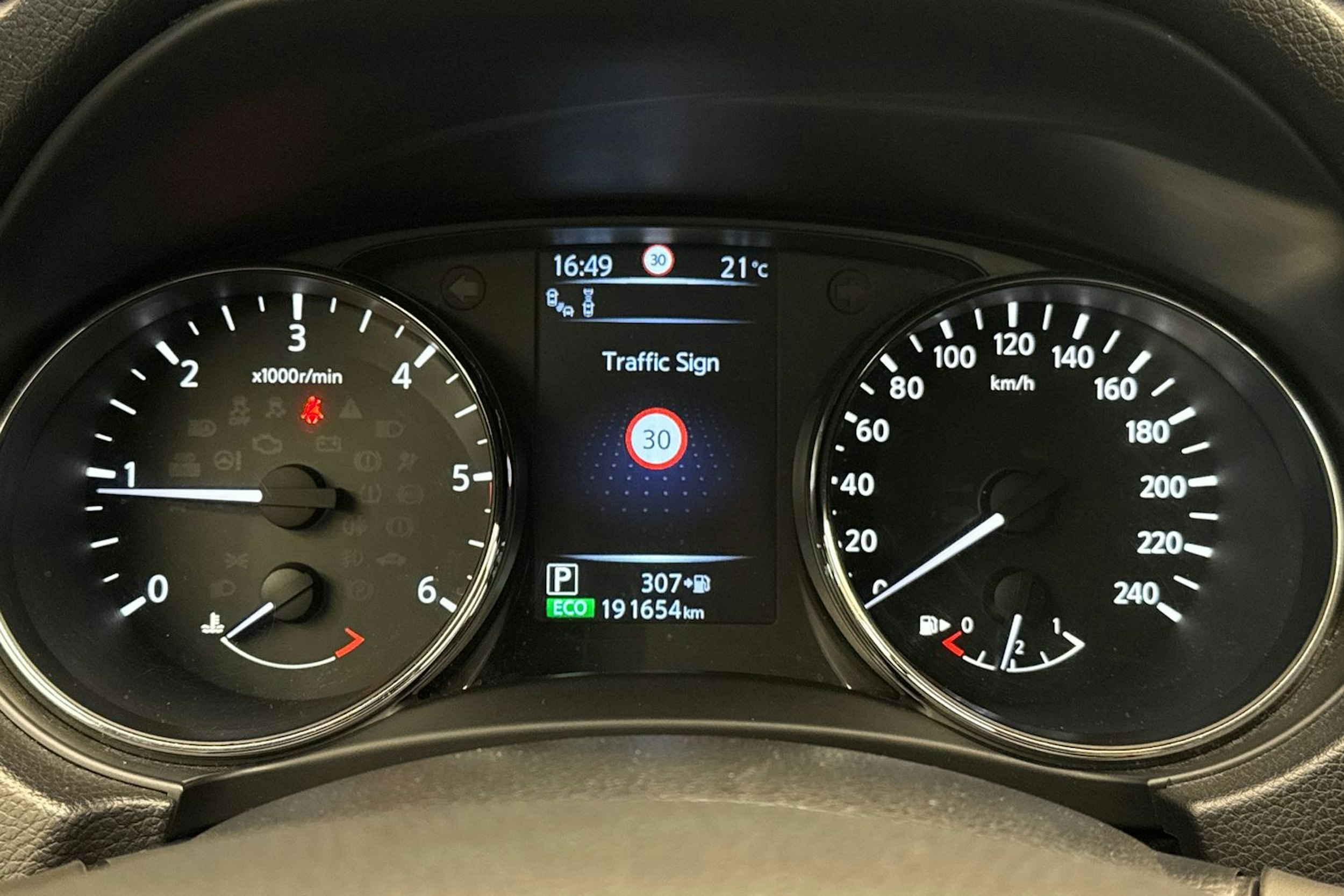 harmaa Nissan Qashqai 2017 kuva 17.