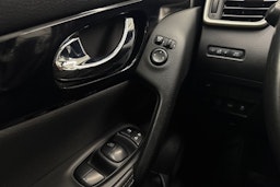 harmaa Nissan Qashqai 2017 kuva 18.