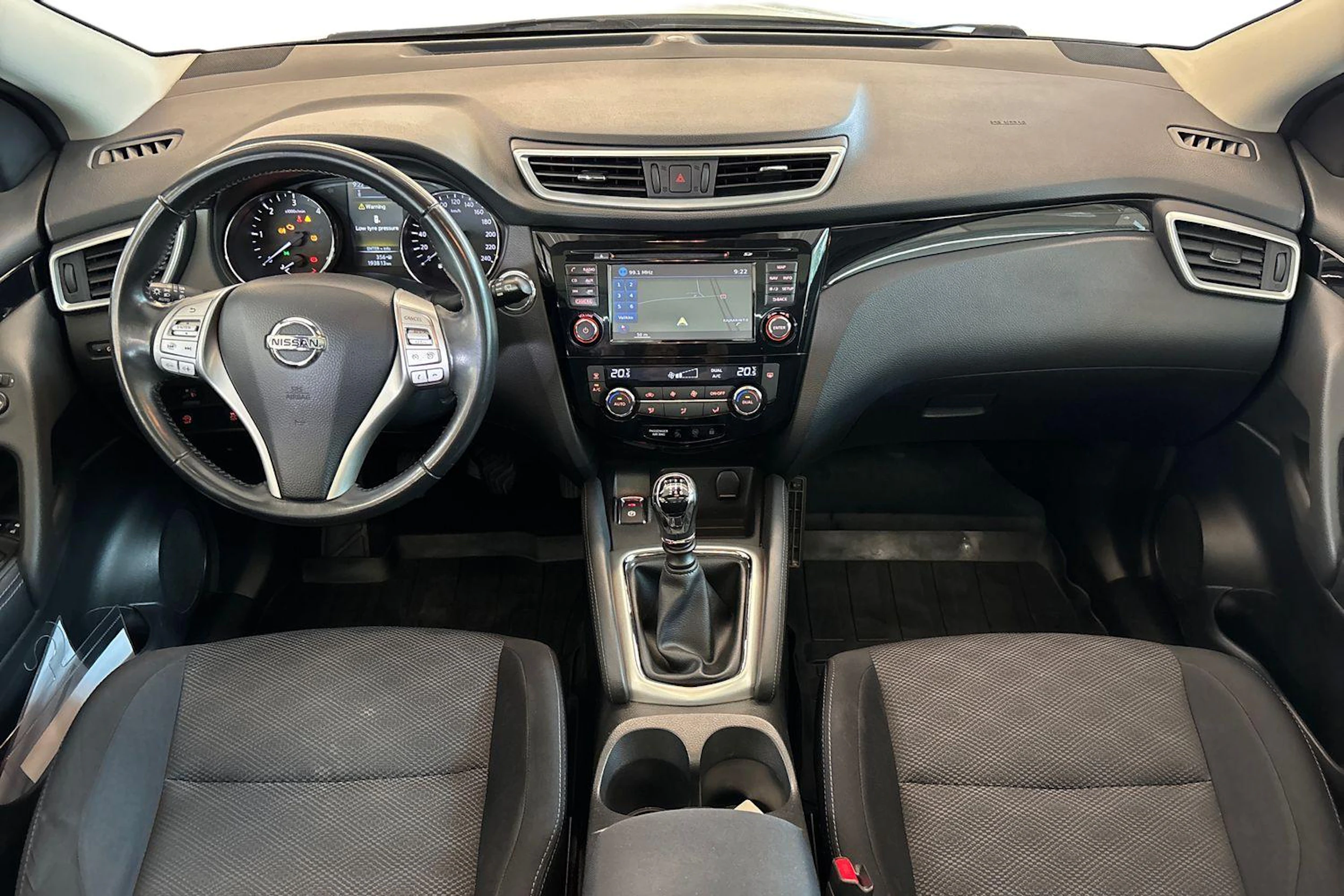 Valkoinen Nissan Qashqai 2017 kuva 7.