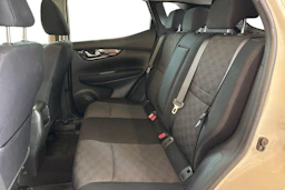 Valkoinen Nissan Qashqai 2017 kuva 8.