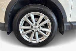 Valkoinen Nissan Qashqai 2017 kuva 9.