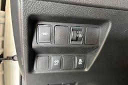 Valkoinen Nissan Qashqai 2017 kuva 16.