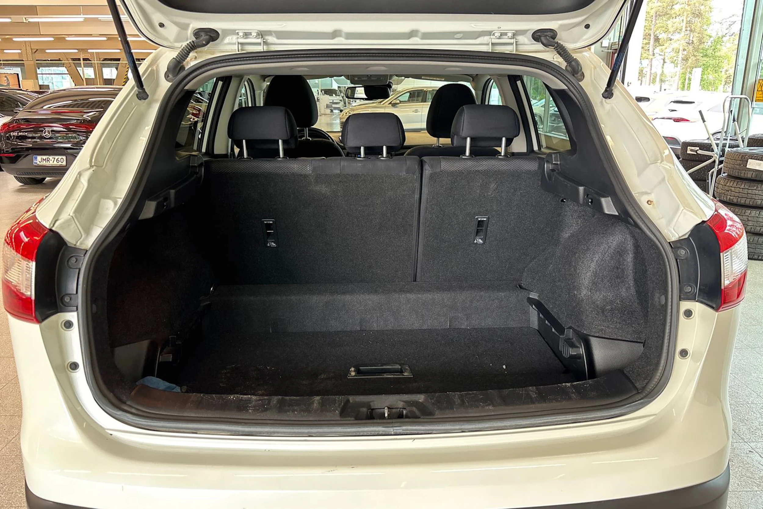 Valkoinen Nissan Qashqai 2017 kuva 22.