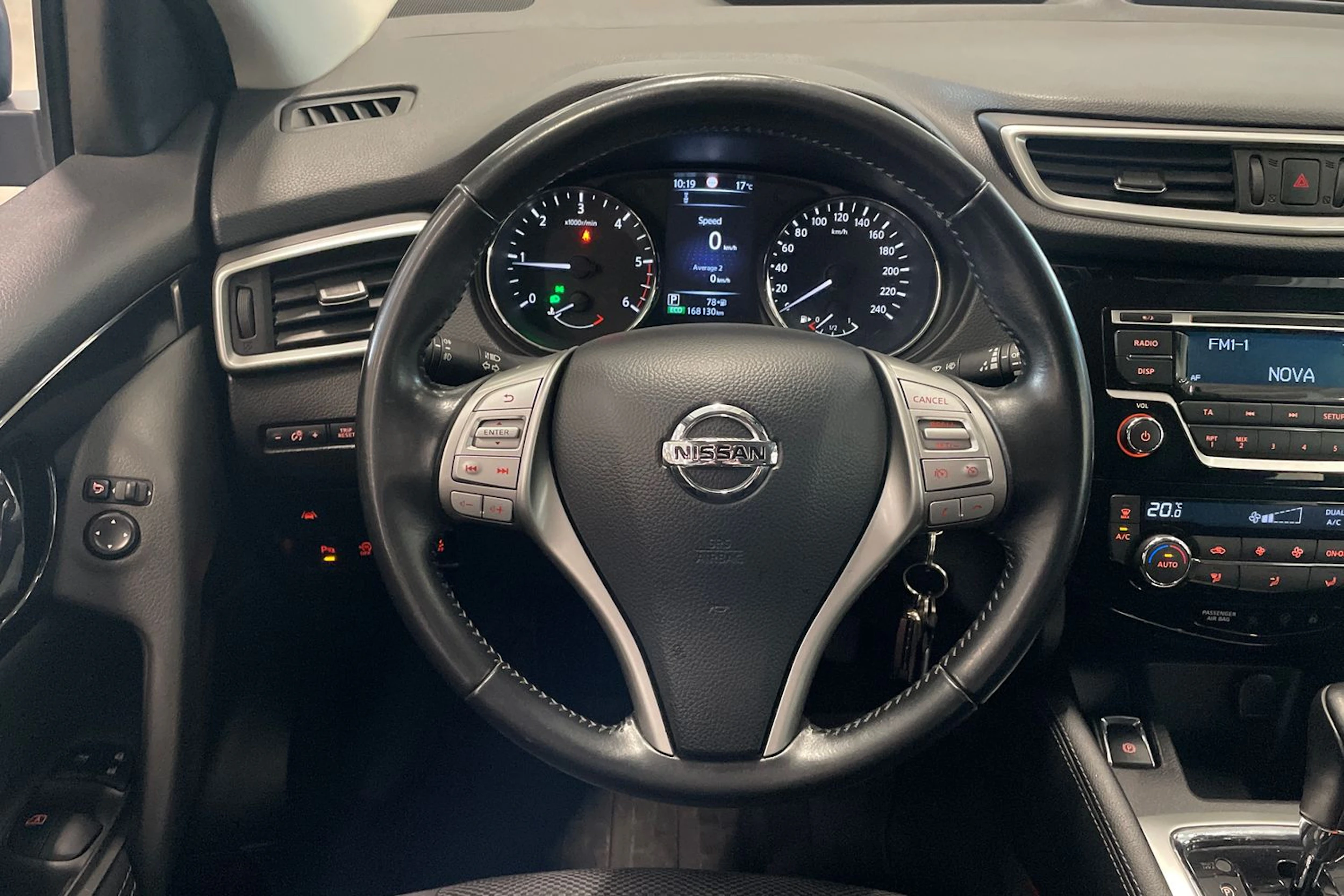 musta Nissan Qashqai 2017 kuva 16.
