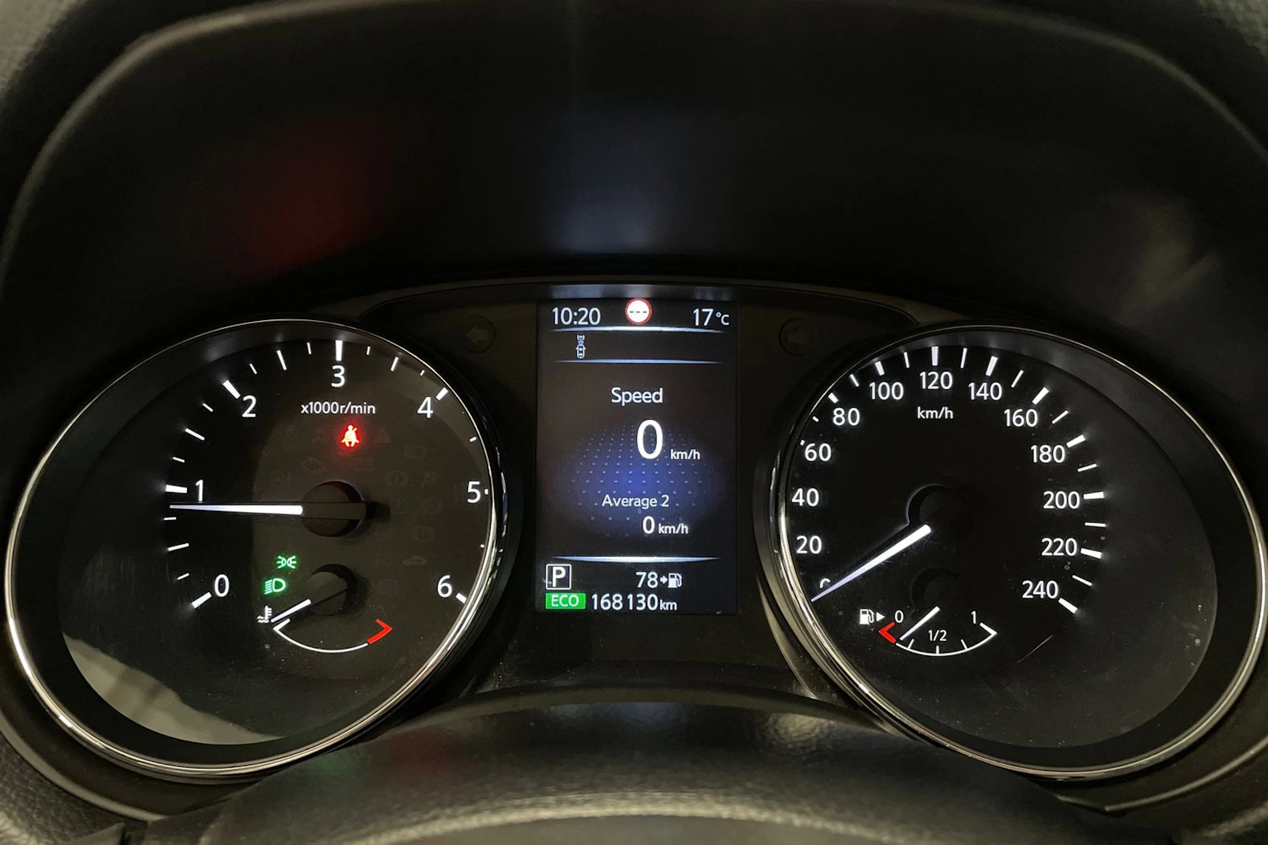 musta Nissan Qashqai 2017 kuva 17.