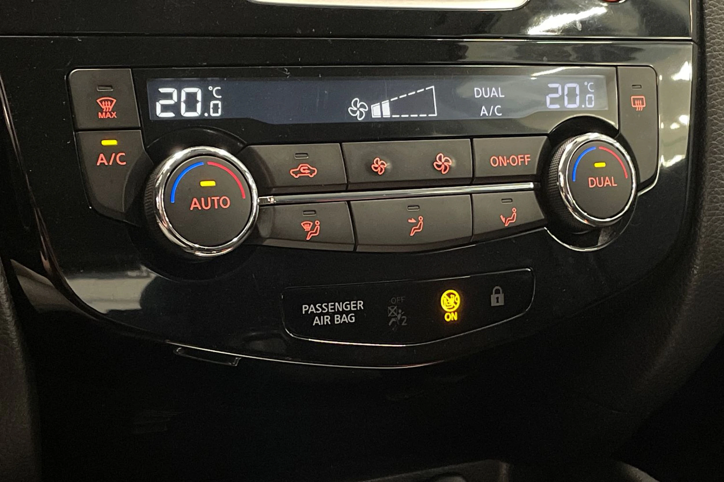 musta Nissan Qashqai 2017 kuva 23.