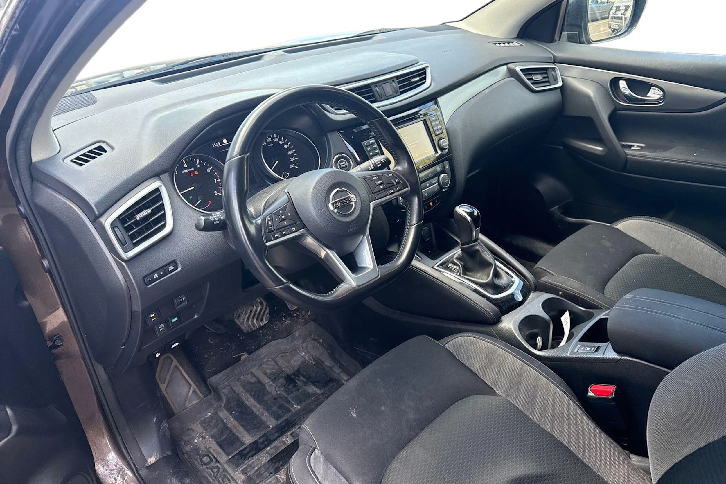 Ruskea (beige) Nissan Qashqai 2018 kuva 3.