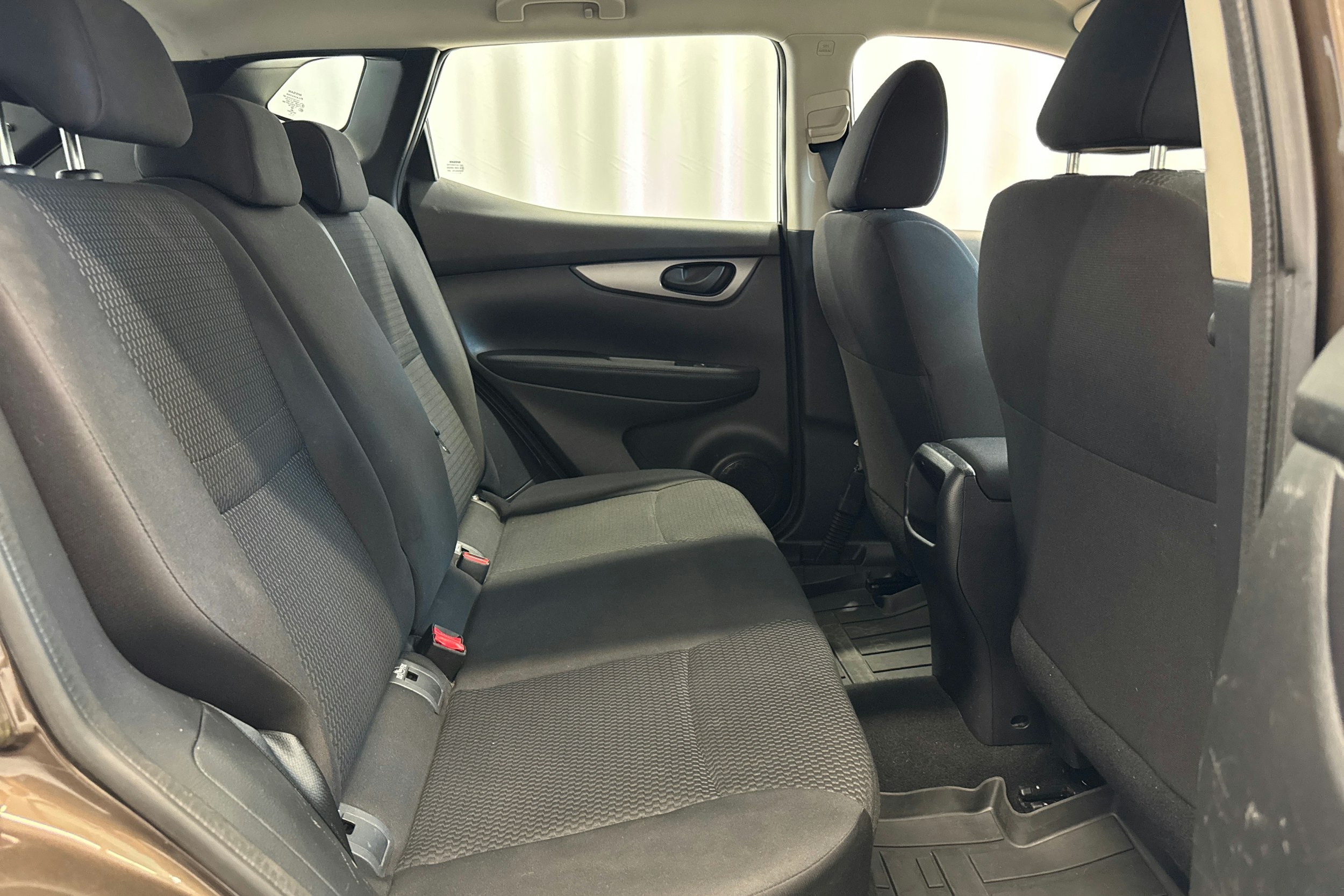 ruskea (beige) Nissan Qashqai 2018 kuva 14.