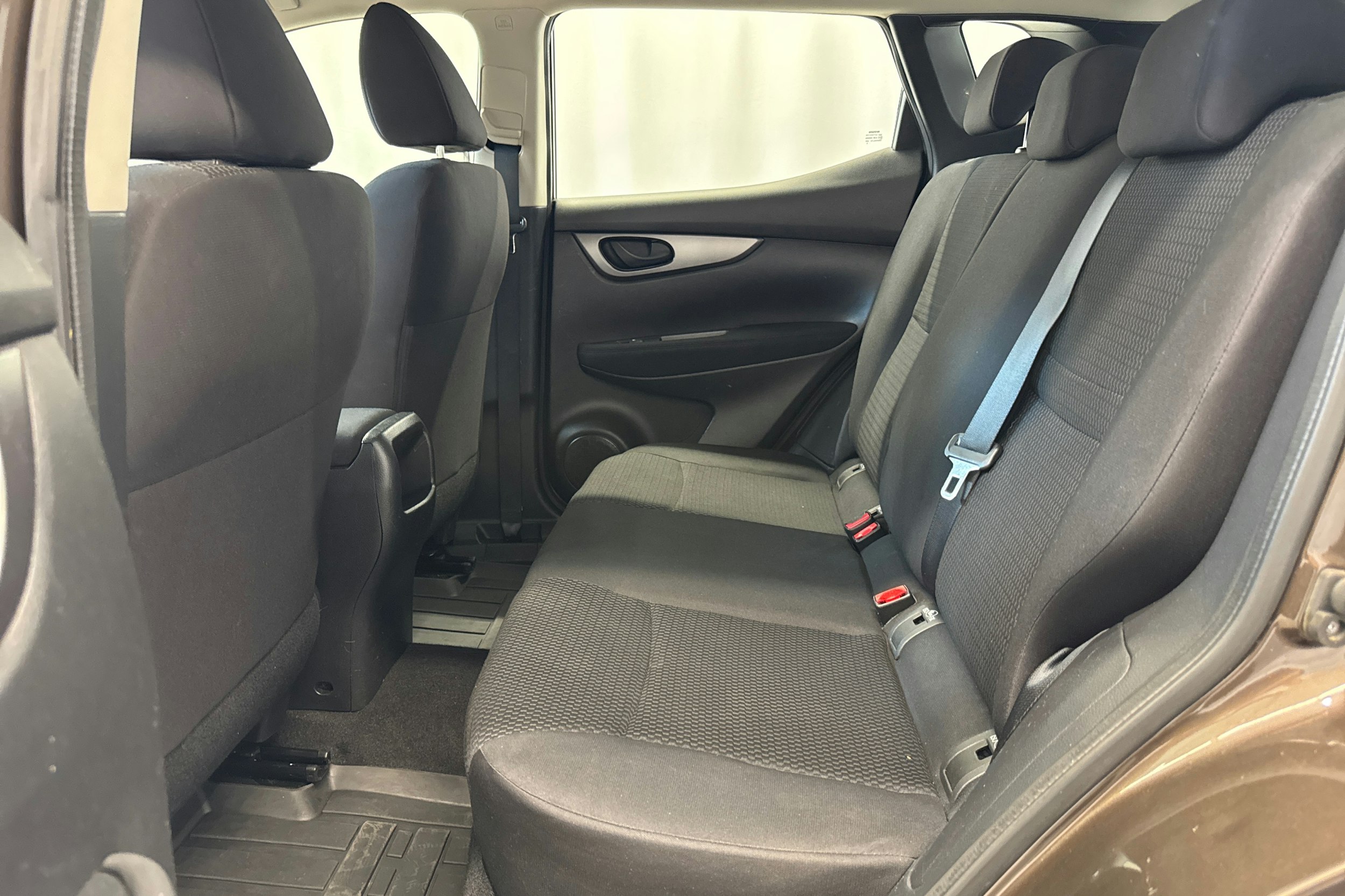 ruskea (beige) Nissan Qashqai 2018 kuva 15.