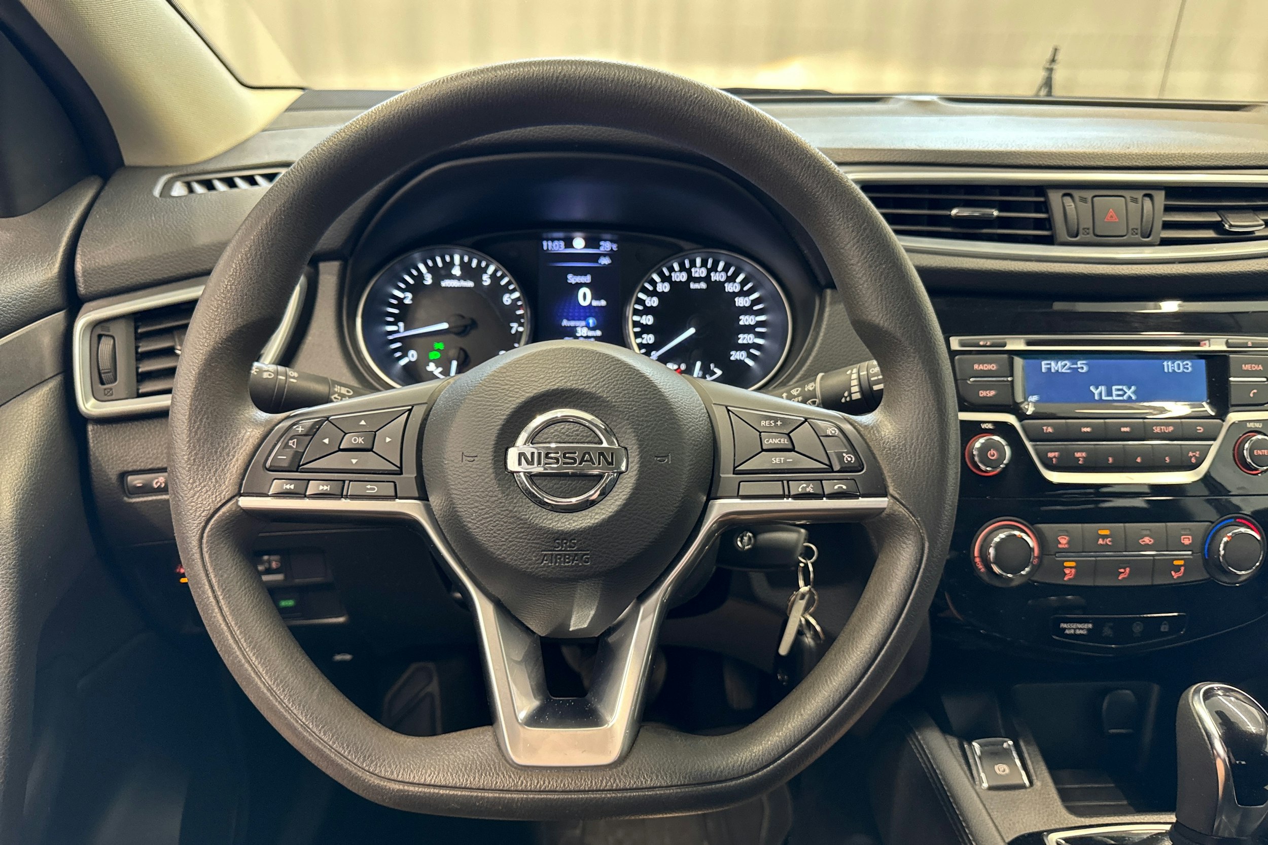 ruskea (beige) Nissan Qashqai 2018 kuva 16.