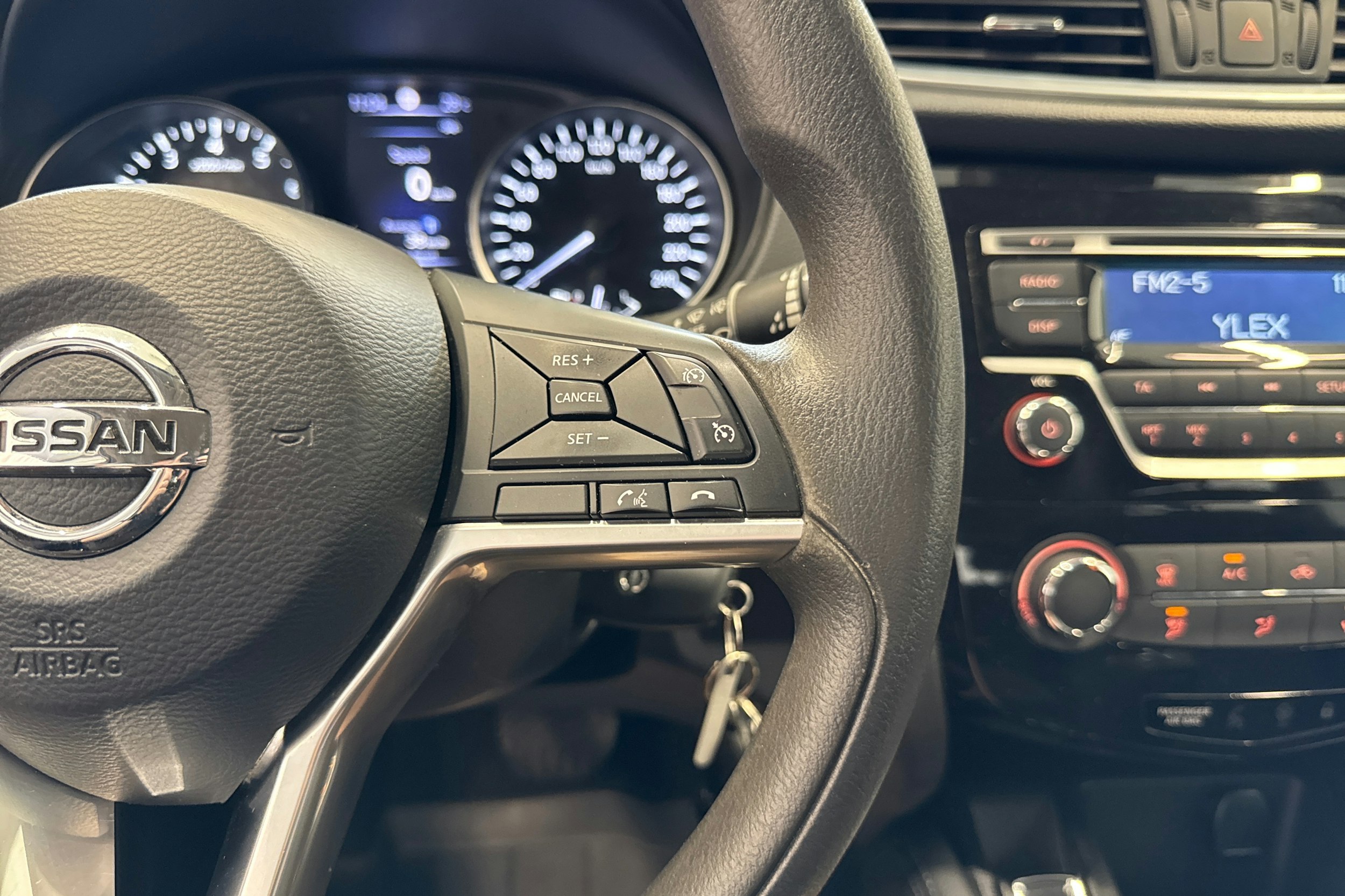 ruskea (beige) Nissan Qashqai 2018 kuva 18.