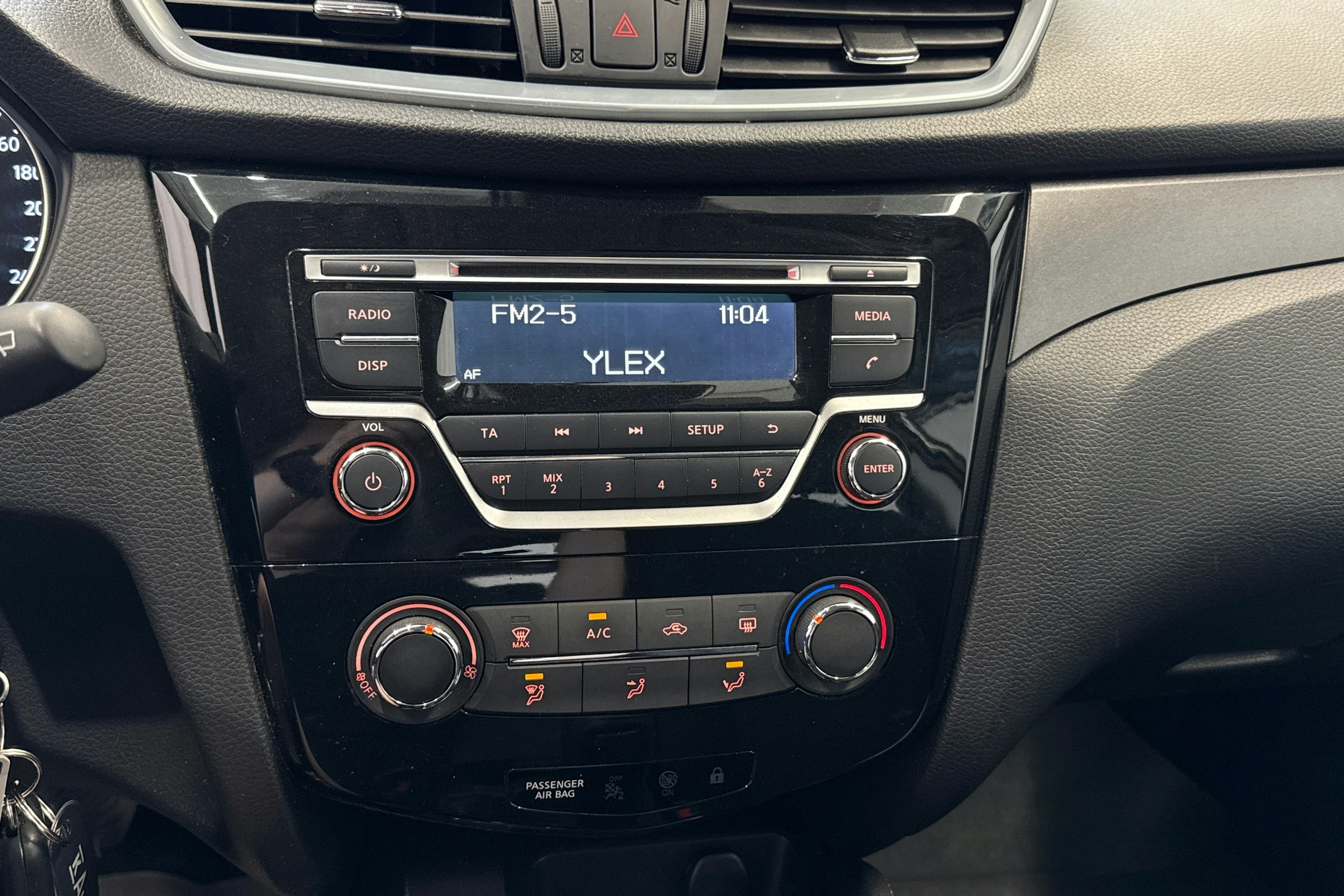 ruskea (beige) Nissan Qashqai 2018 kuva 20.