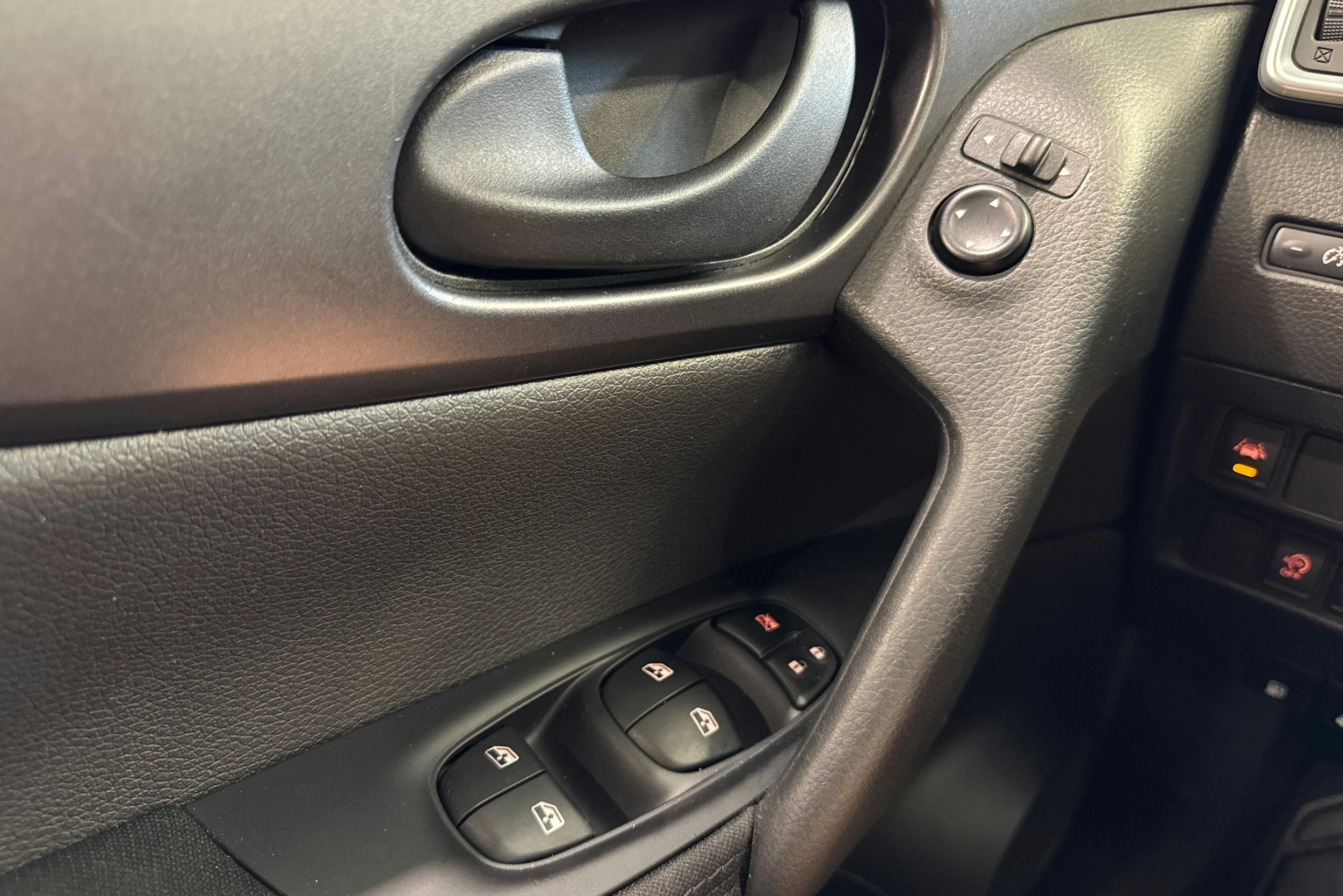 ruskea (beige) Nissan Qashqai 2018 kuva 21.