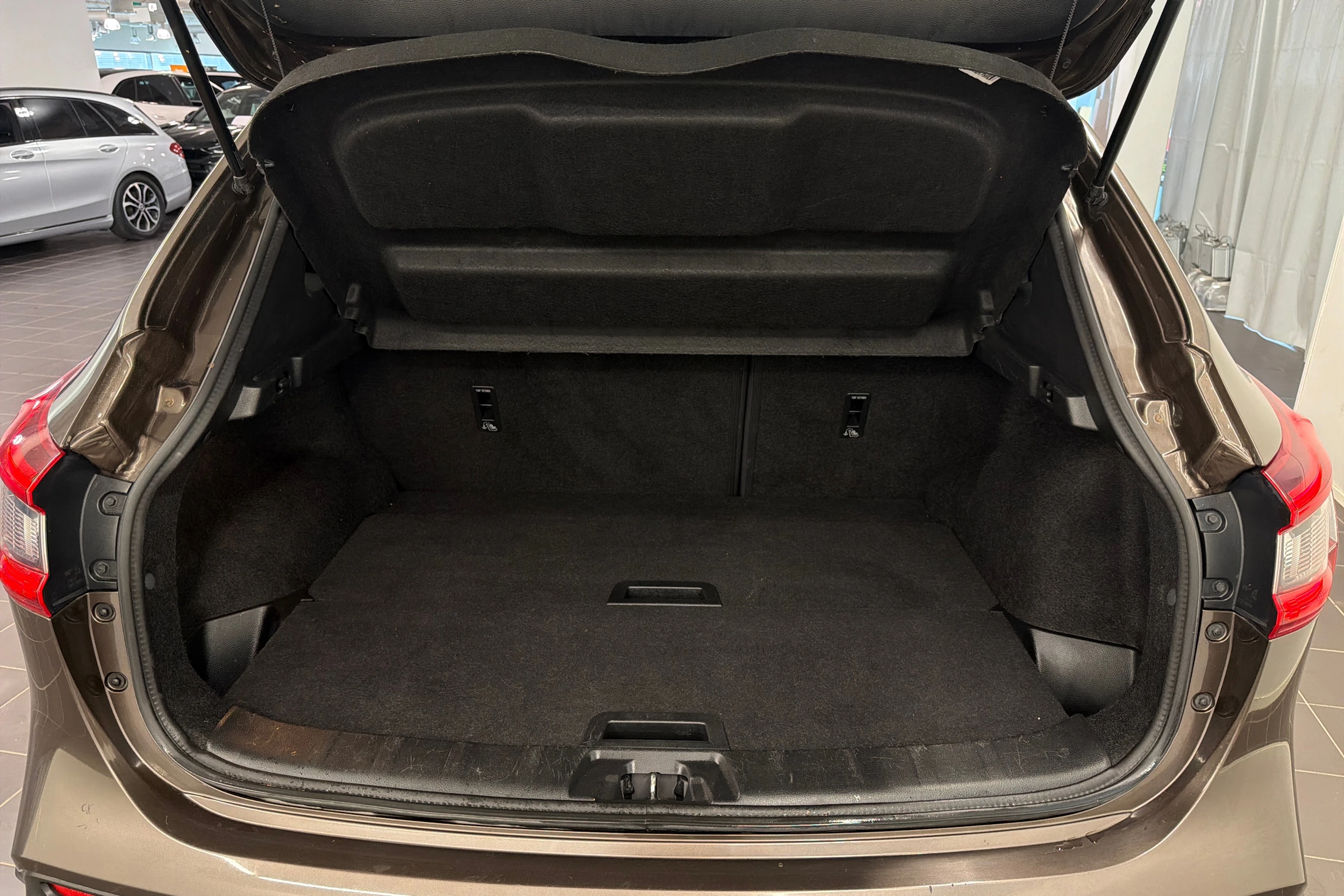 ruskea (beige) Nissan Qashqai 2018 kuva 11.