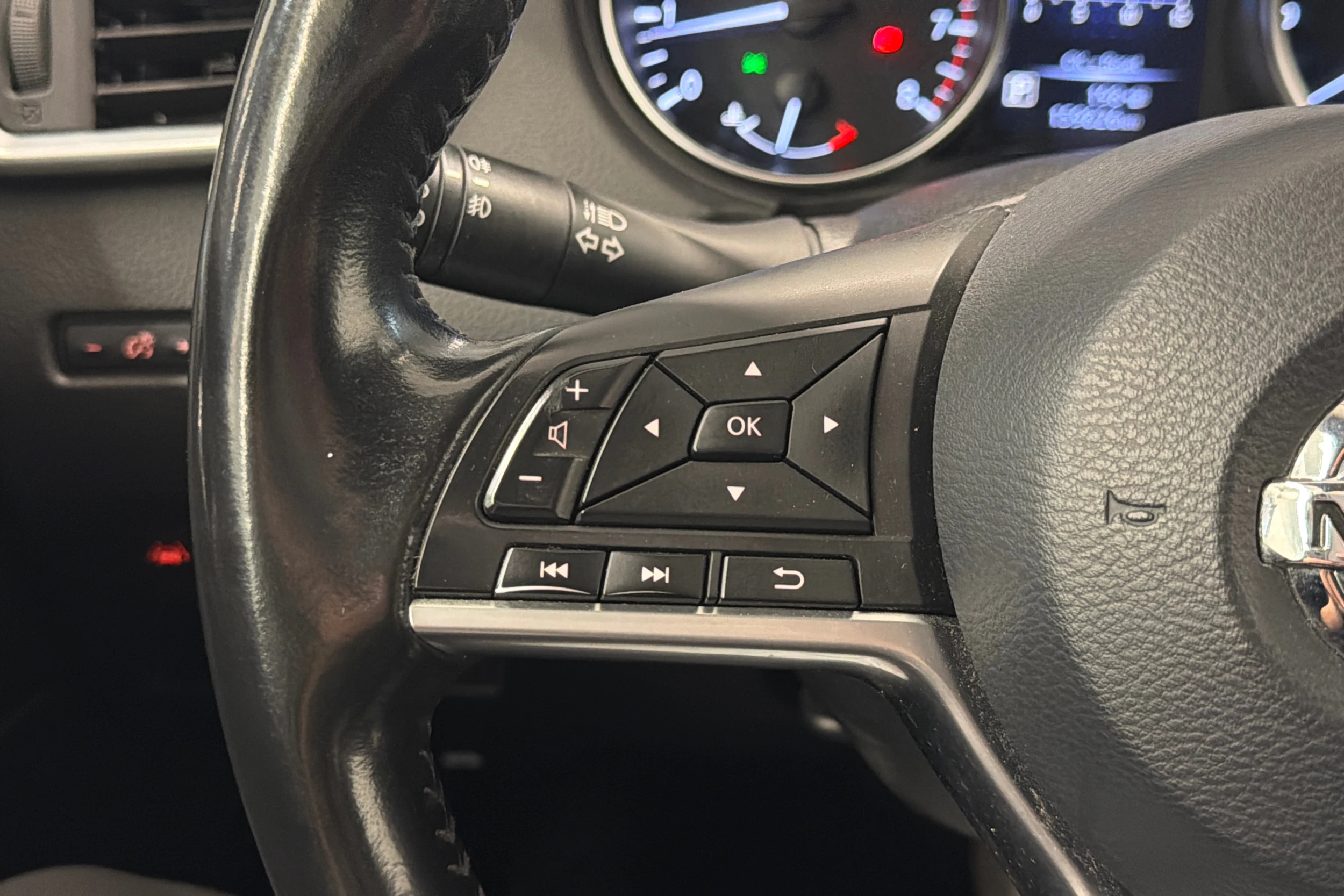 ruskea (beige) Nissan Qashqai 2018 kuva 14.