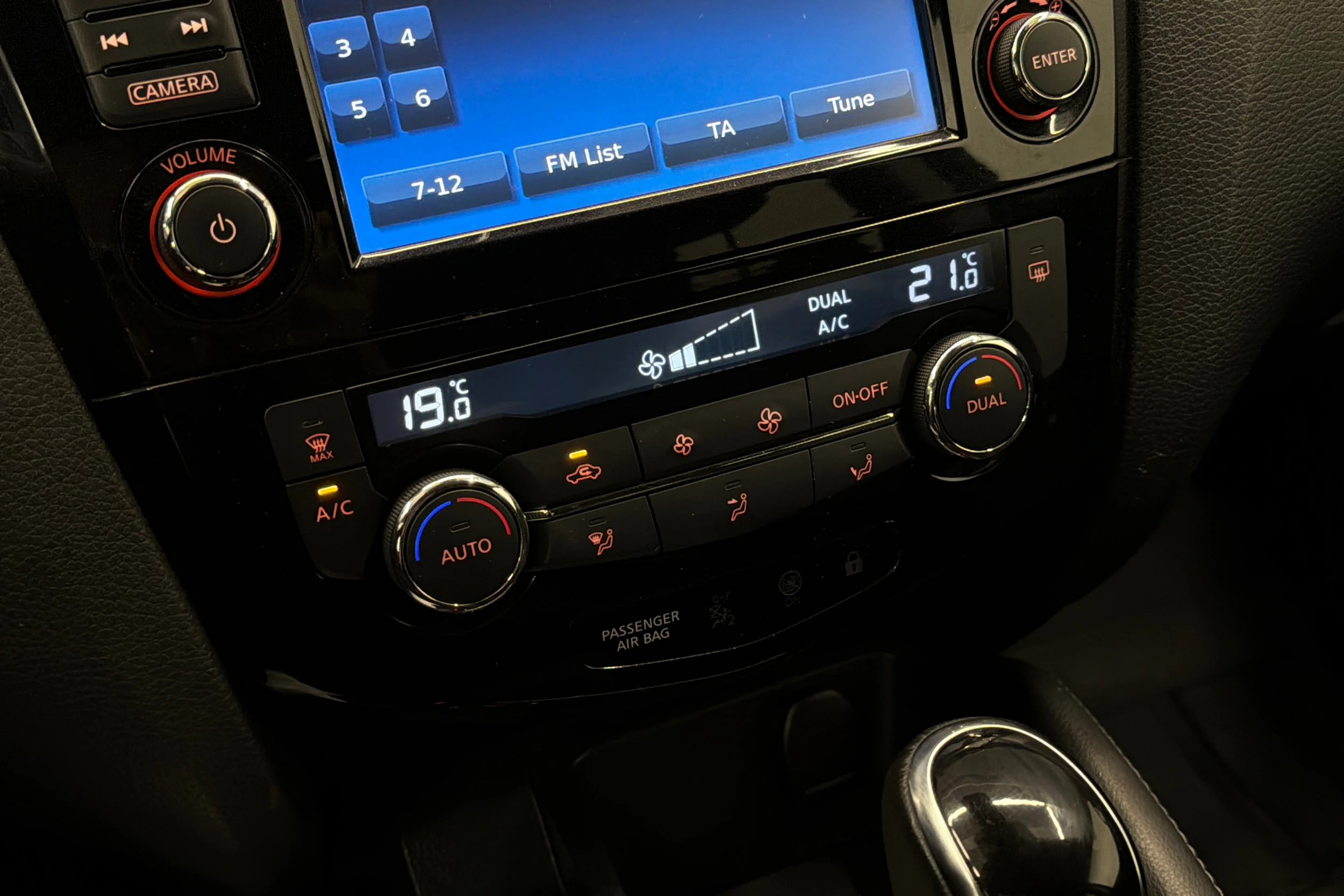 ruskea (beige) Nissan Qashqai 2018 kuva 20.