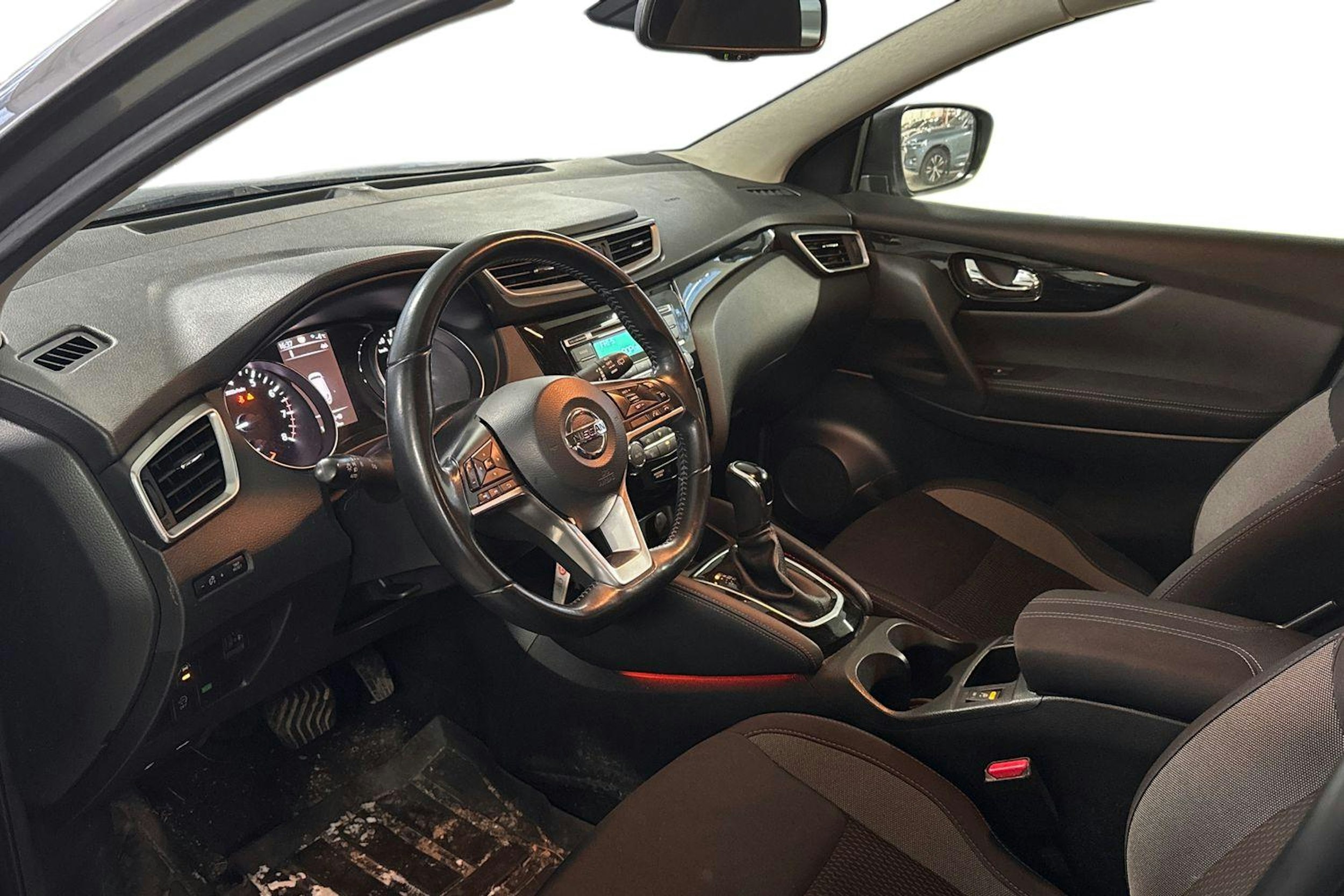 Harmaa Nissan Qashqai 2018 kuva 3.