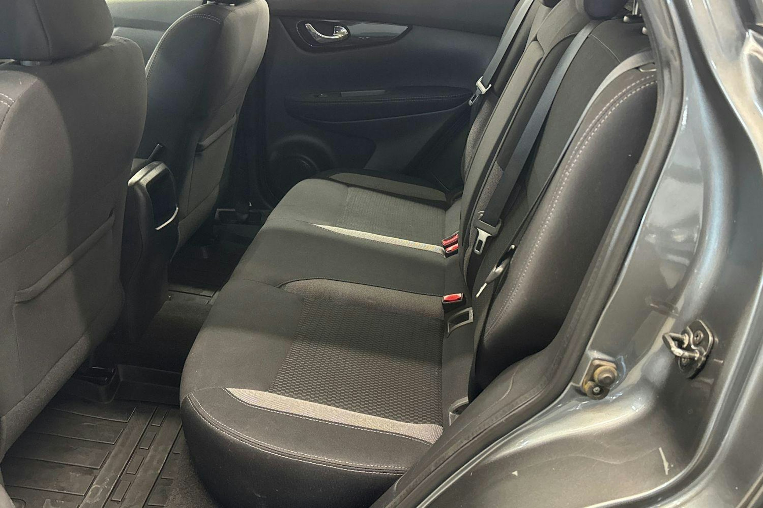 Harmaa Nissan Qashqai 2018 kuva 10.