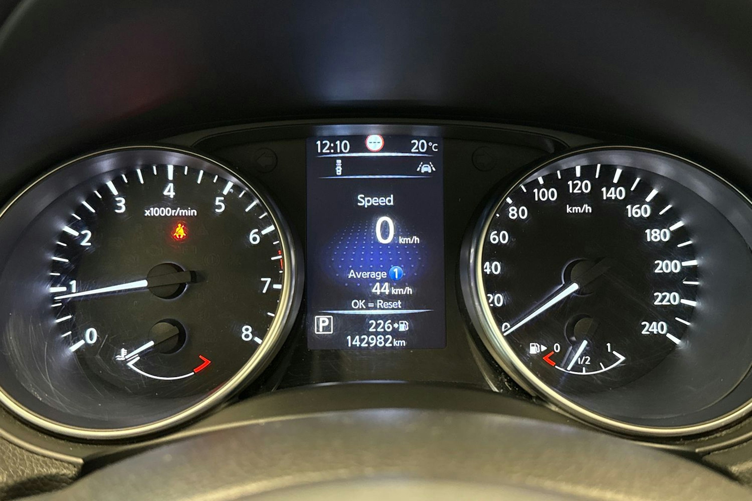 Harmaa Nissan Qashqai 2018 kuva 20.