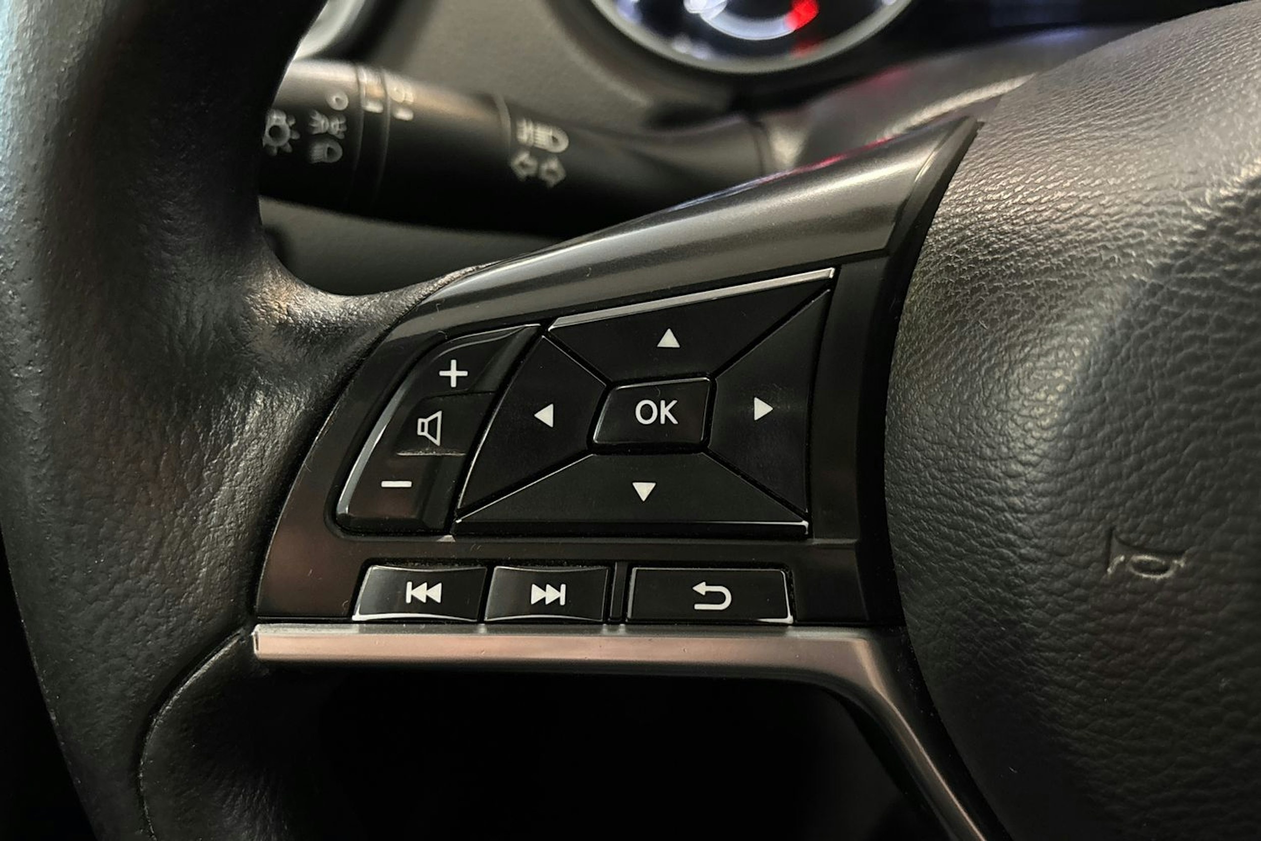 valkoinen Nissan Qashqai 2018 kuva 16.