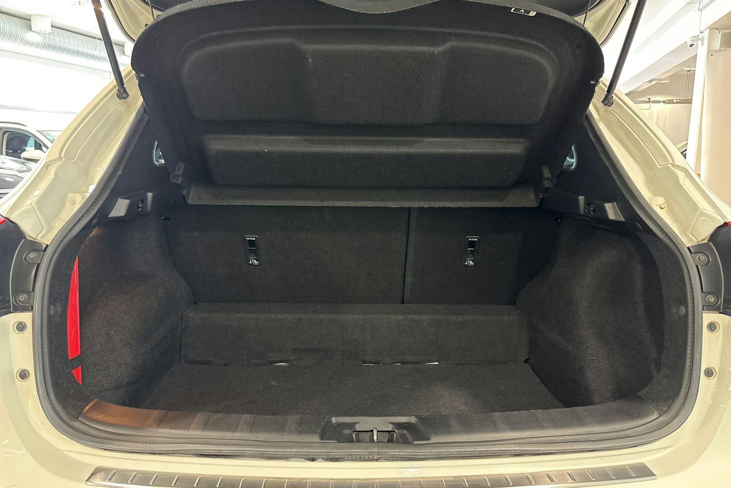valkoinen Nissan Qashqai 2018 kuva 20.