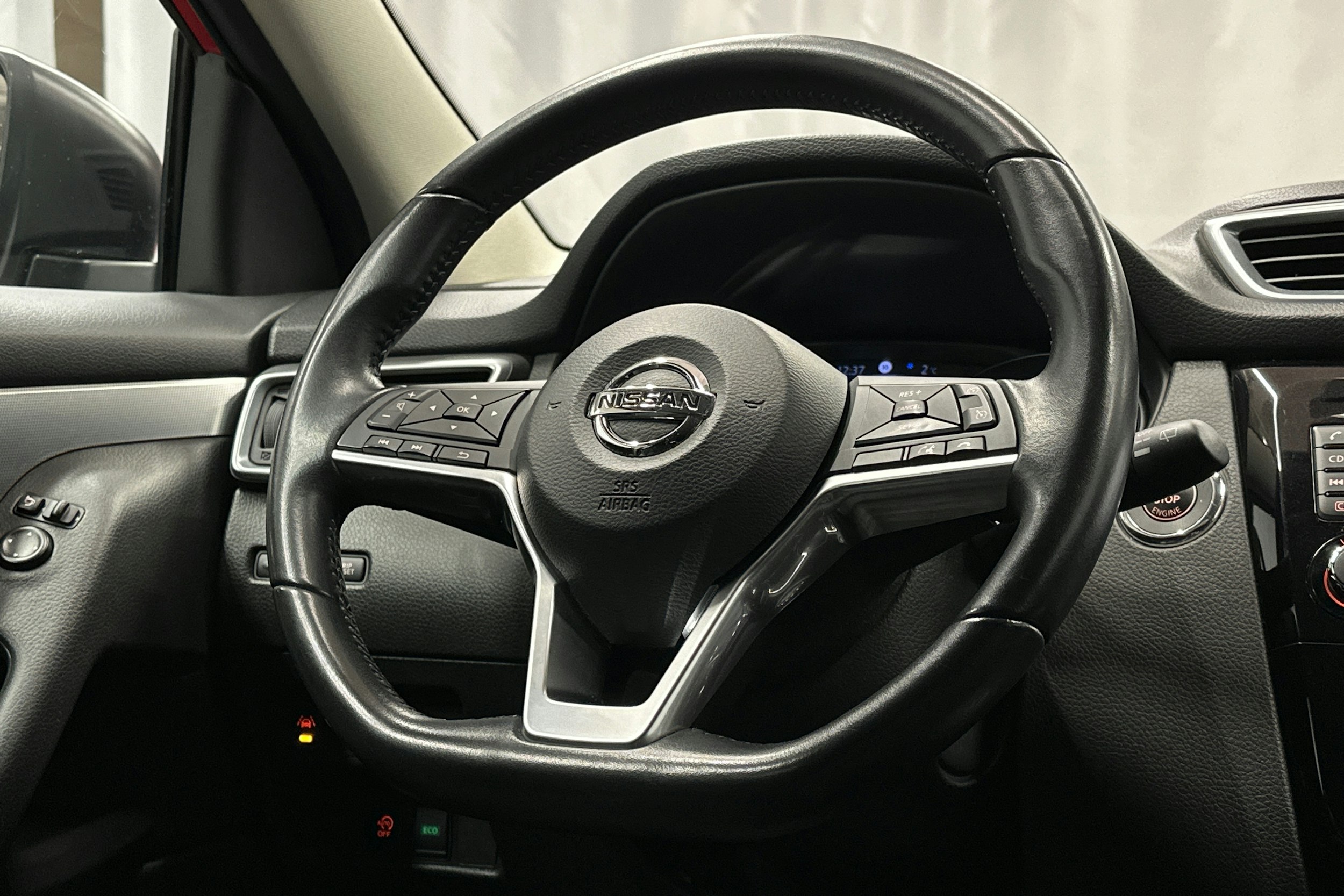punainen Nissan Qashqai 2018 kuva 16.