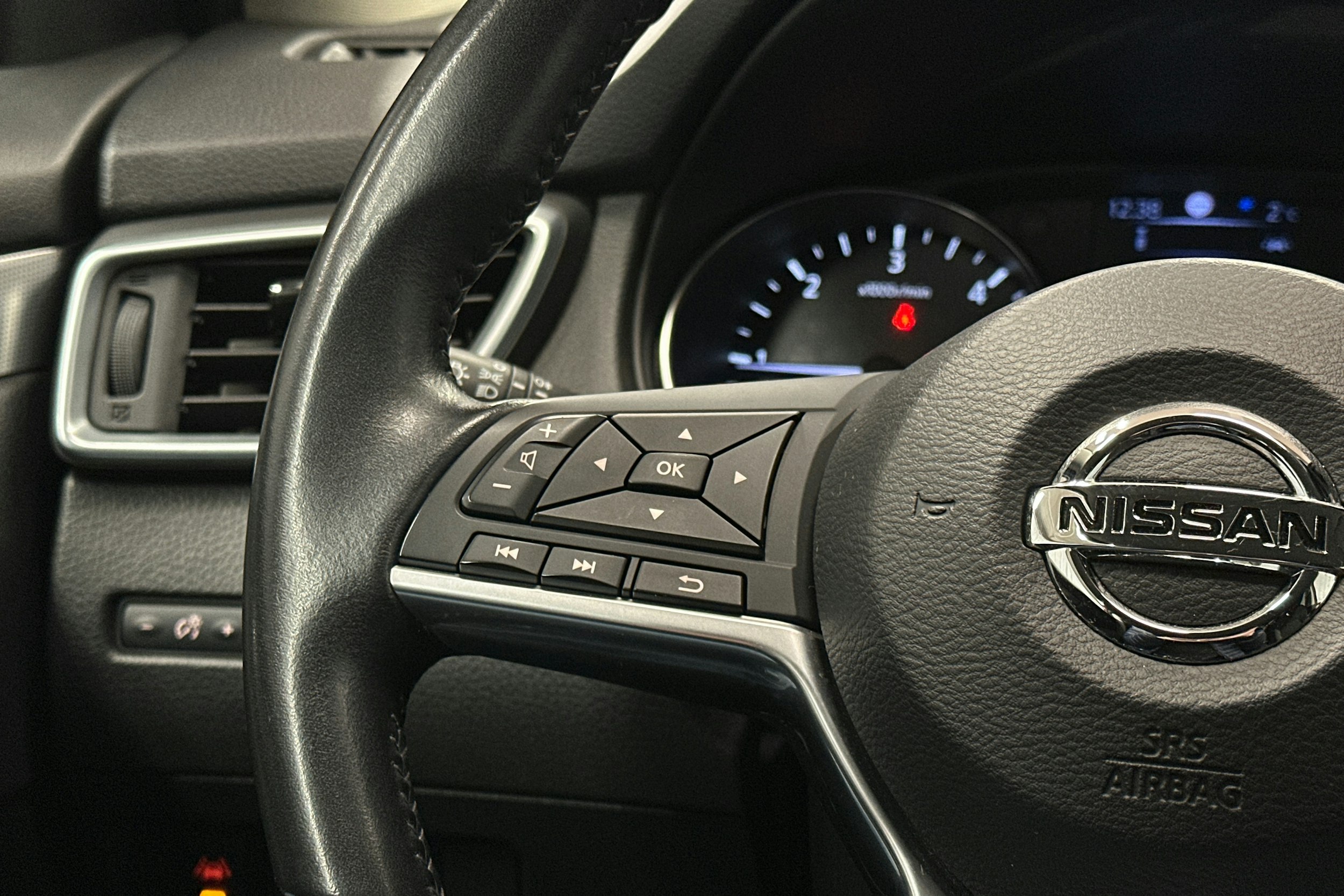 punainen Nissan Qashqai 2018 kuva 17.