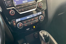 punainen Nissan Qashqai 2018 kuva 15.