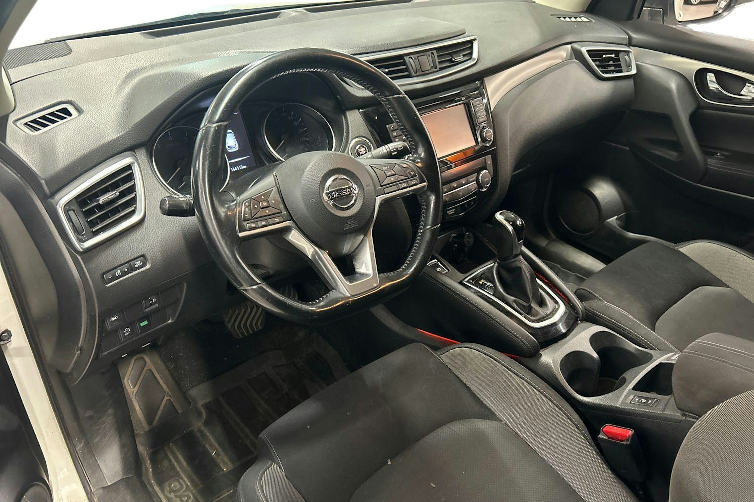 valkoinen Nissan Qashqai 2018 kuva 3.
