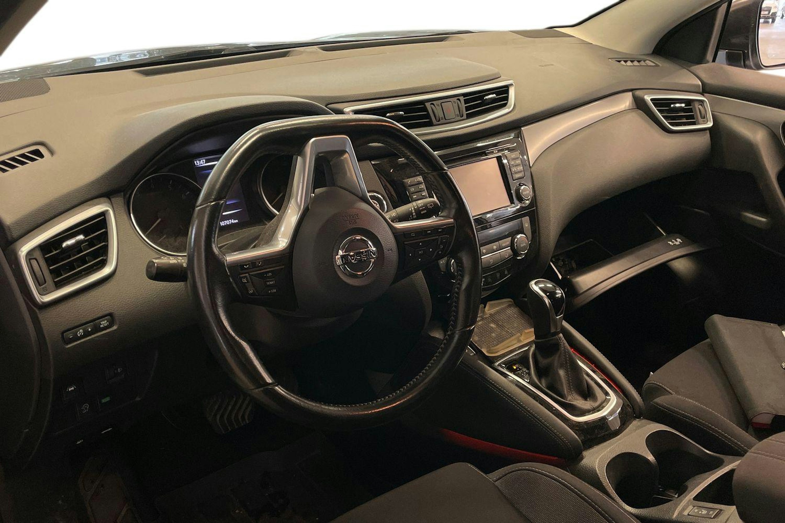 Harmaa Nissan Qashqai 2018 kuva 3.