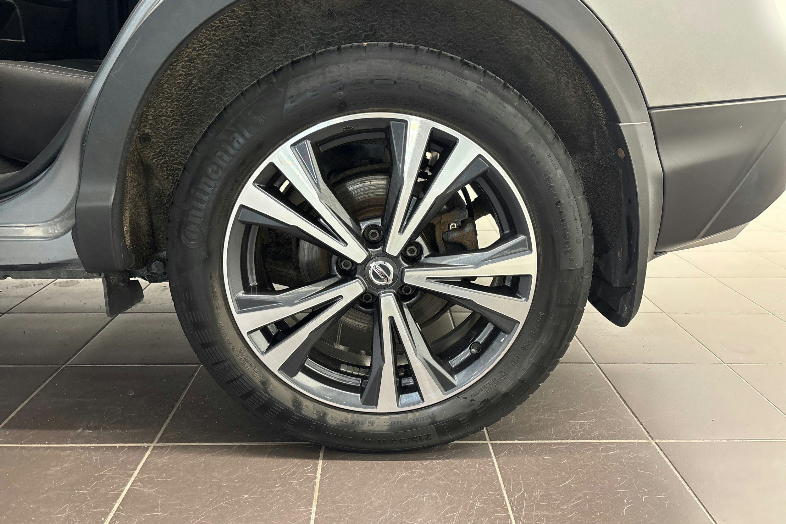 harmaa Nissan Qashqai 2018 kuva 13.