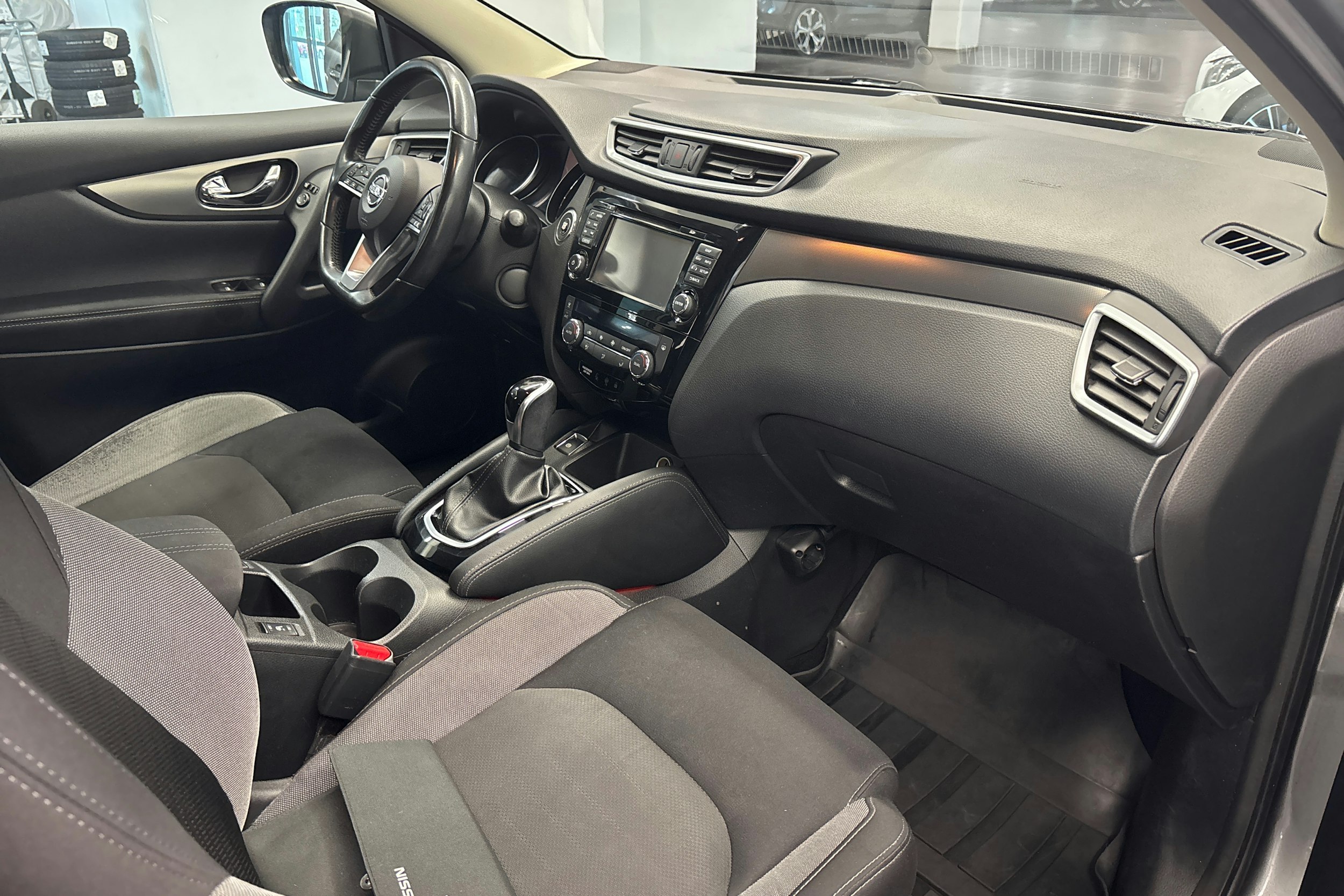 harmaa Nissan Qashqai 2018 kuva 18.