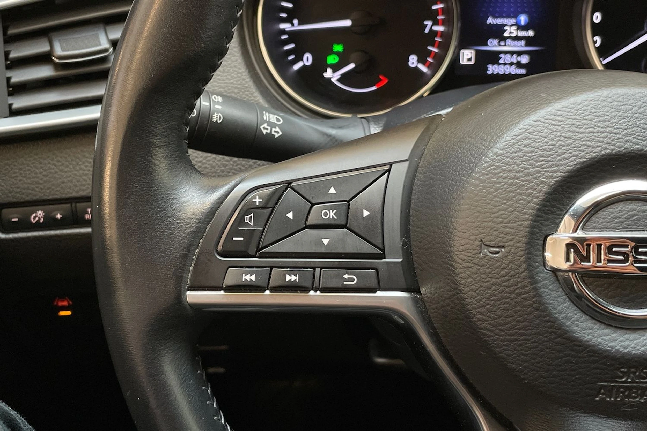 ruskea (beige) Nissan Qashqai 2018 kuva 15.