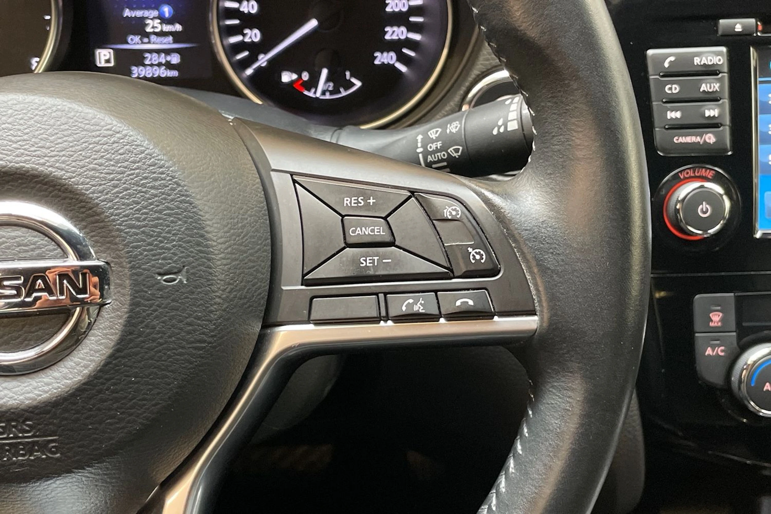 ruskea (beige) Nissan Qashqai 2018 kuva 16.