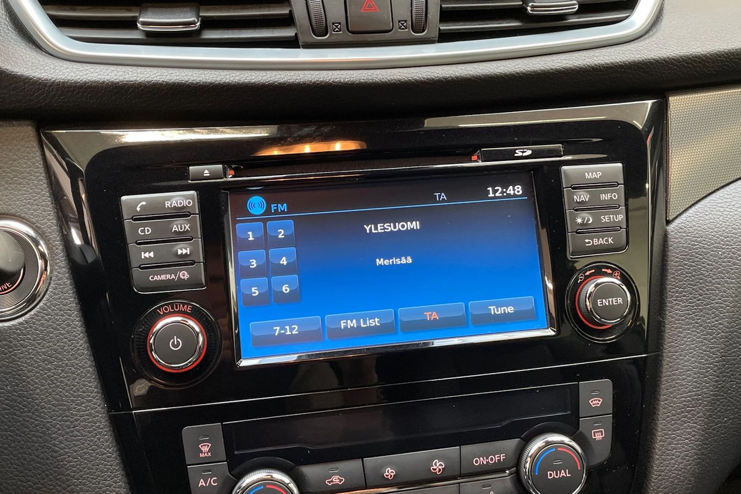 ruskea (beige) Nissan Qashqai 2018 kuva 18.