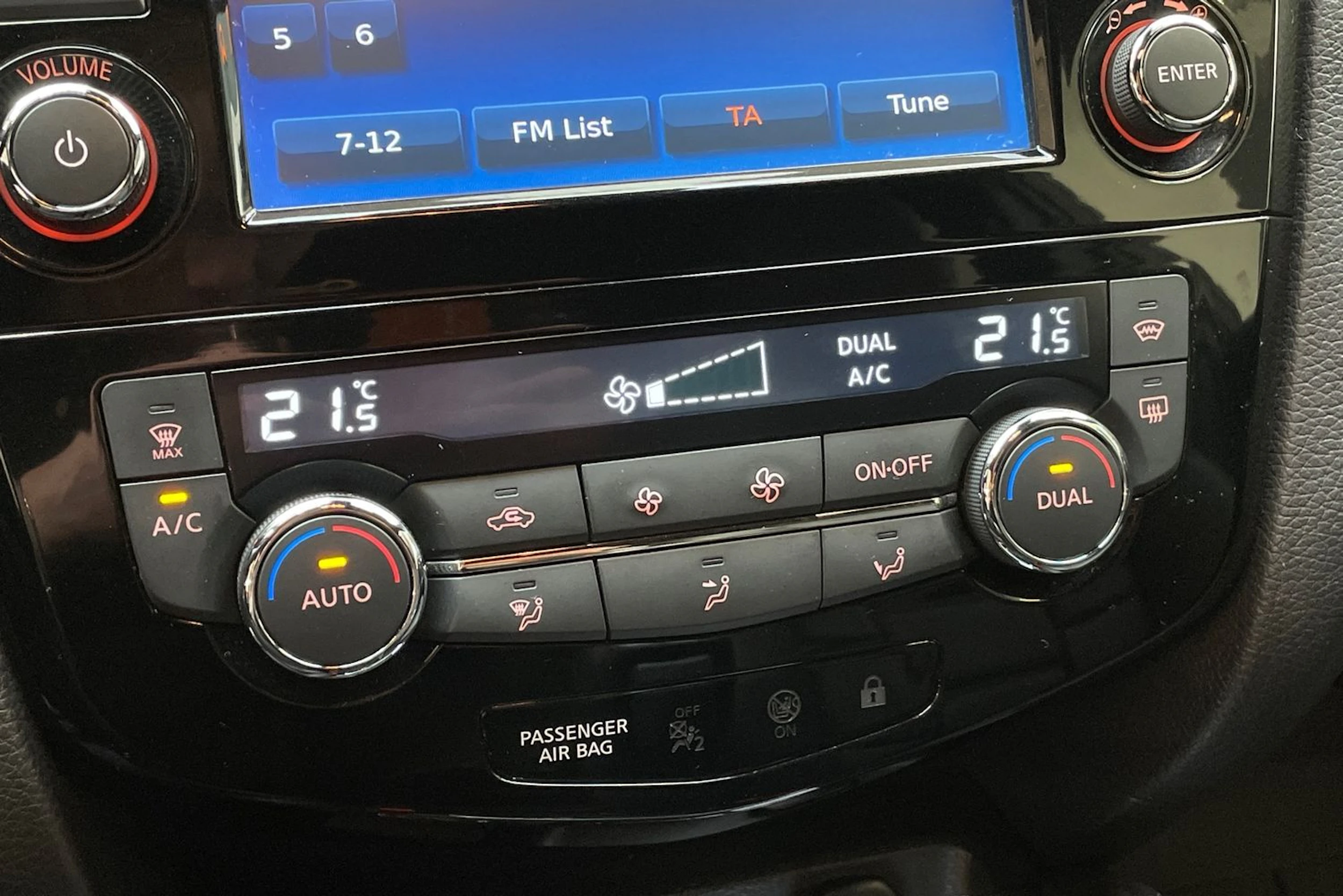 ruskea (beige) Nissan Qashqai 2018 kuva 19.