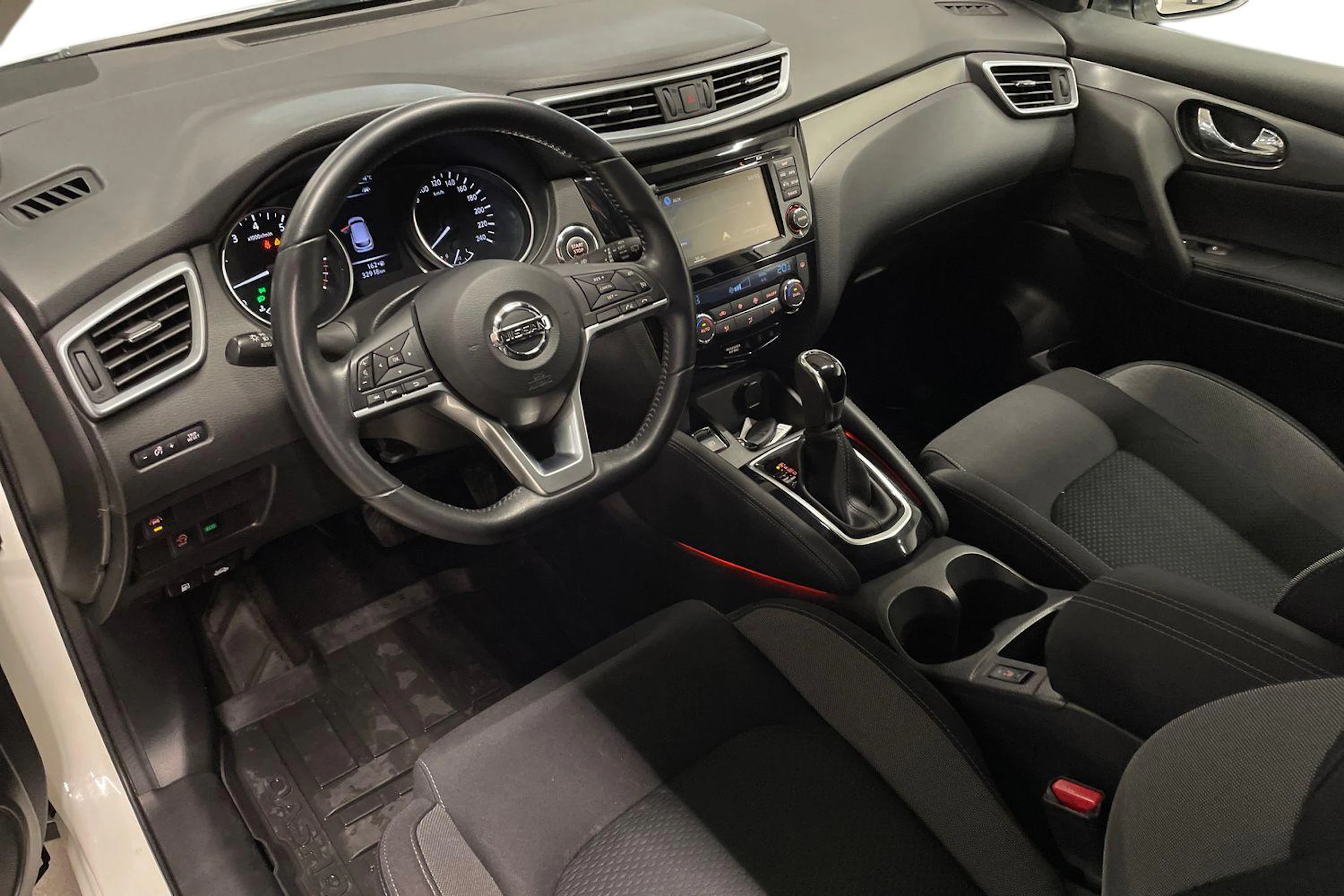 Valkoinen Nissan Qashqai 2018 kuva 6.