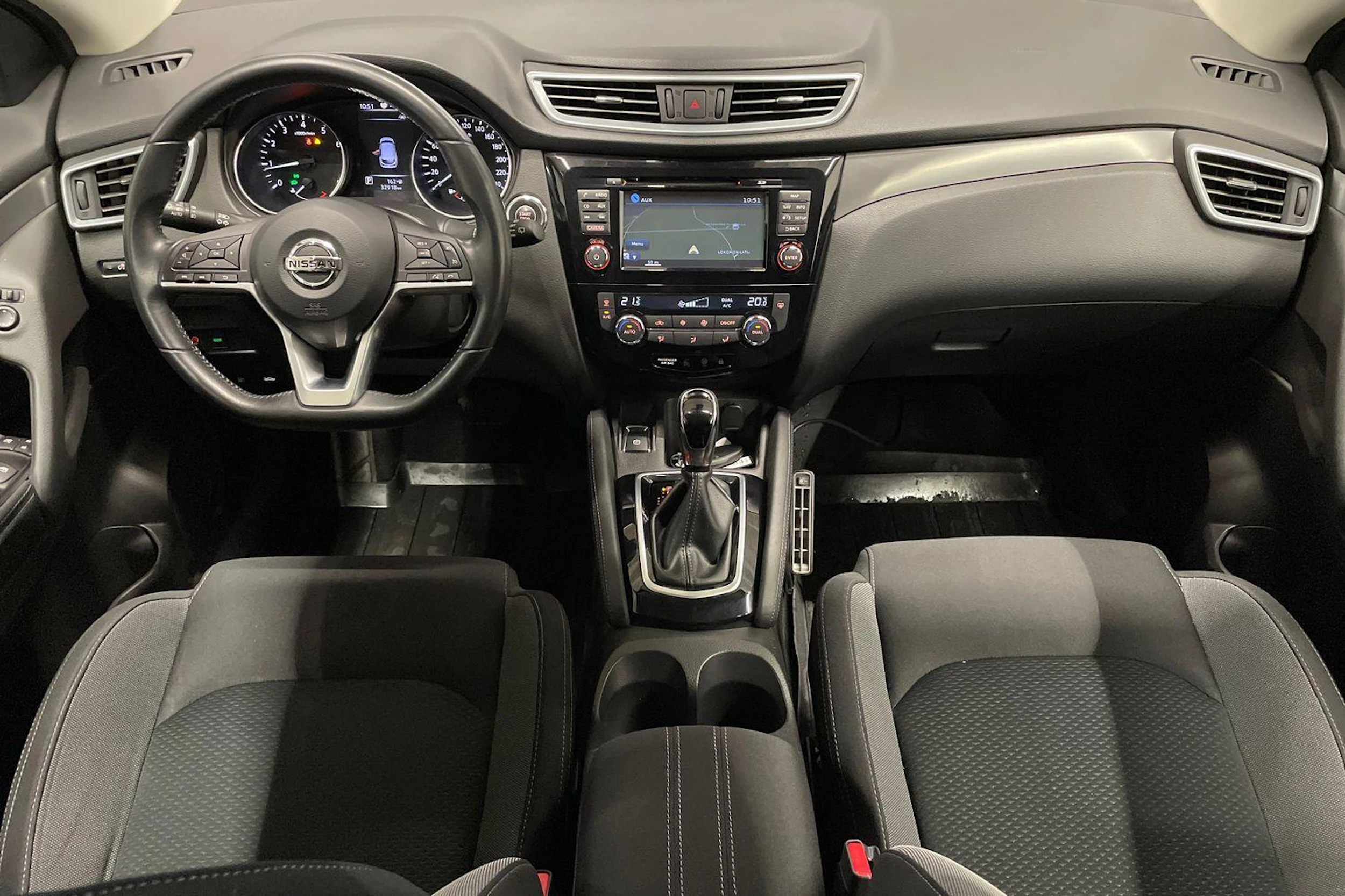 Valkoinen Nissan Qashqai 2018 kuva 7.