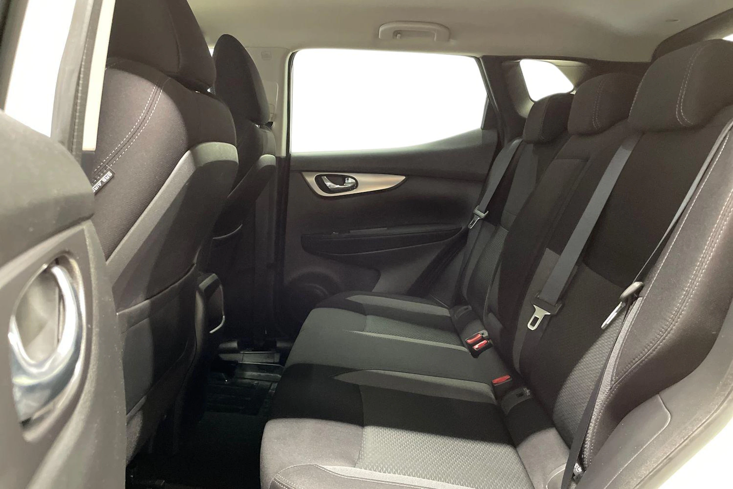 Valkoinen Nissan Qashqai 2018 kuva 8.