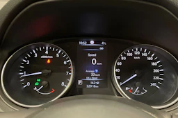 Valkoinen Nissan Qashqai 2018 kuva 13.