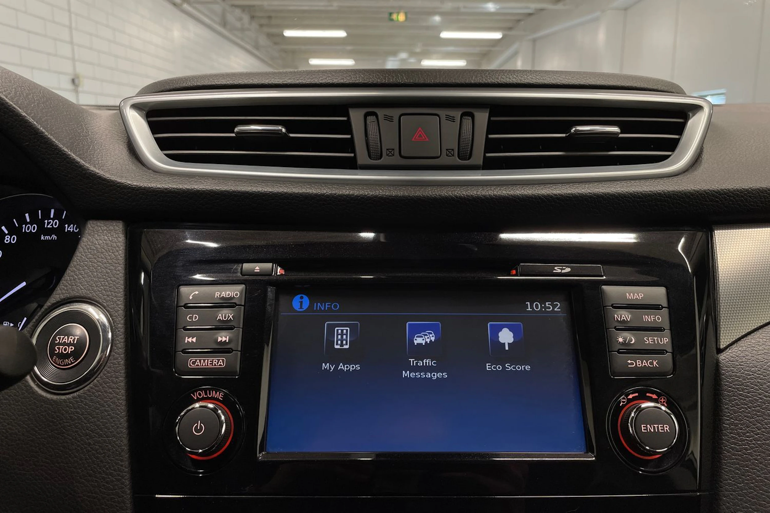 Valkoinen Nissan Qashqai 2018 kuva 14.