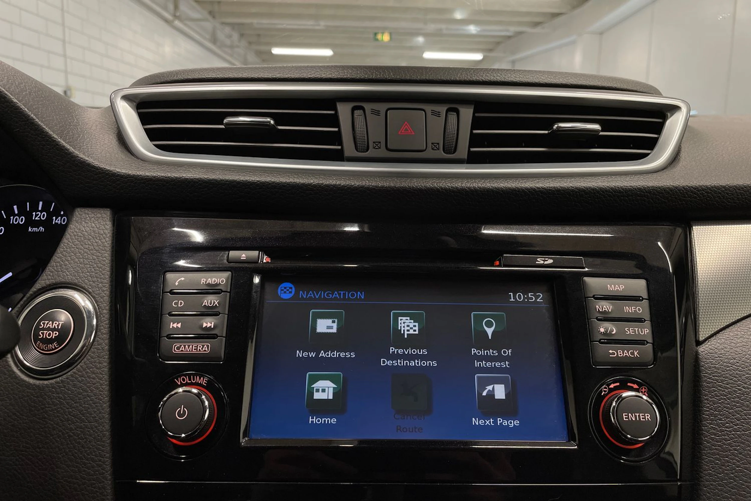 Valkoinen Nissan Qashqai 2018 kuva 15.