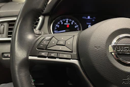 Valkoinen Nissan Qashqai 2018 kuva 22.