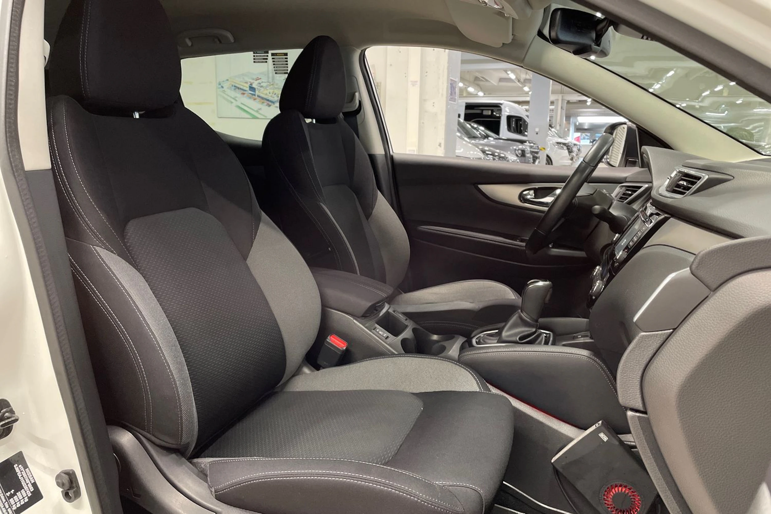 Valkoinen Nissan Qashqai 2018 kuva 25.